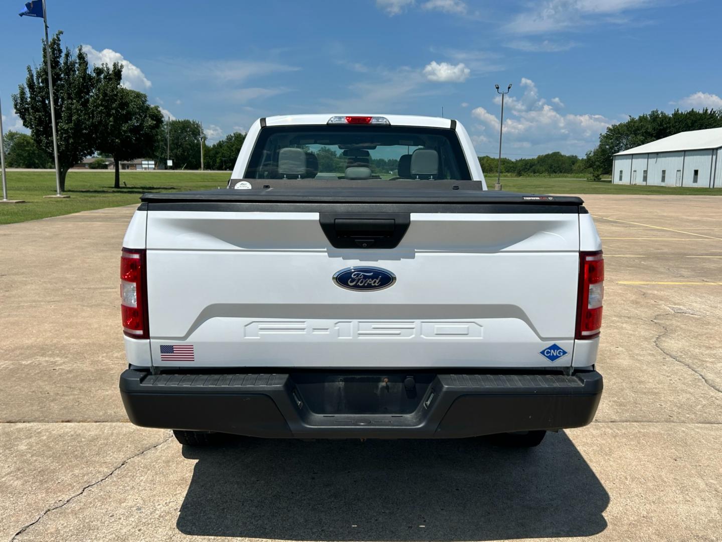 2018 White /Gray Ford F-150 XLT SuperCab 8-ft. Bed 4WD (1FTFX1E59JK) with an 5.0L V8 OHV 16V engine, AUTOMATIC transmission, located at 17760 Hwy 62, Morris, OK, 74445, (918) 733-4887, 35.609104, -95.877060 - Photo#5