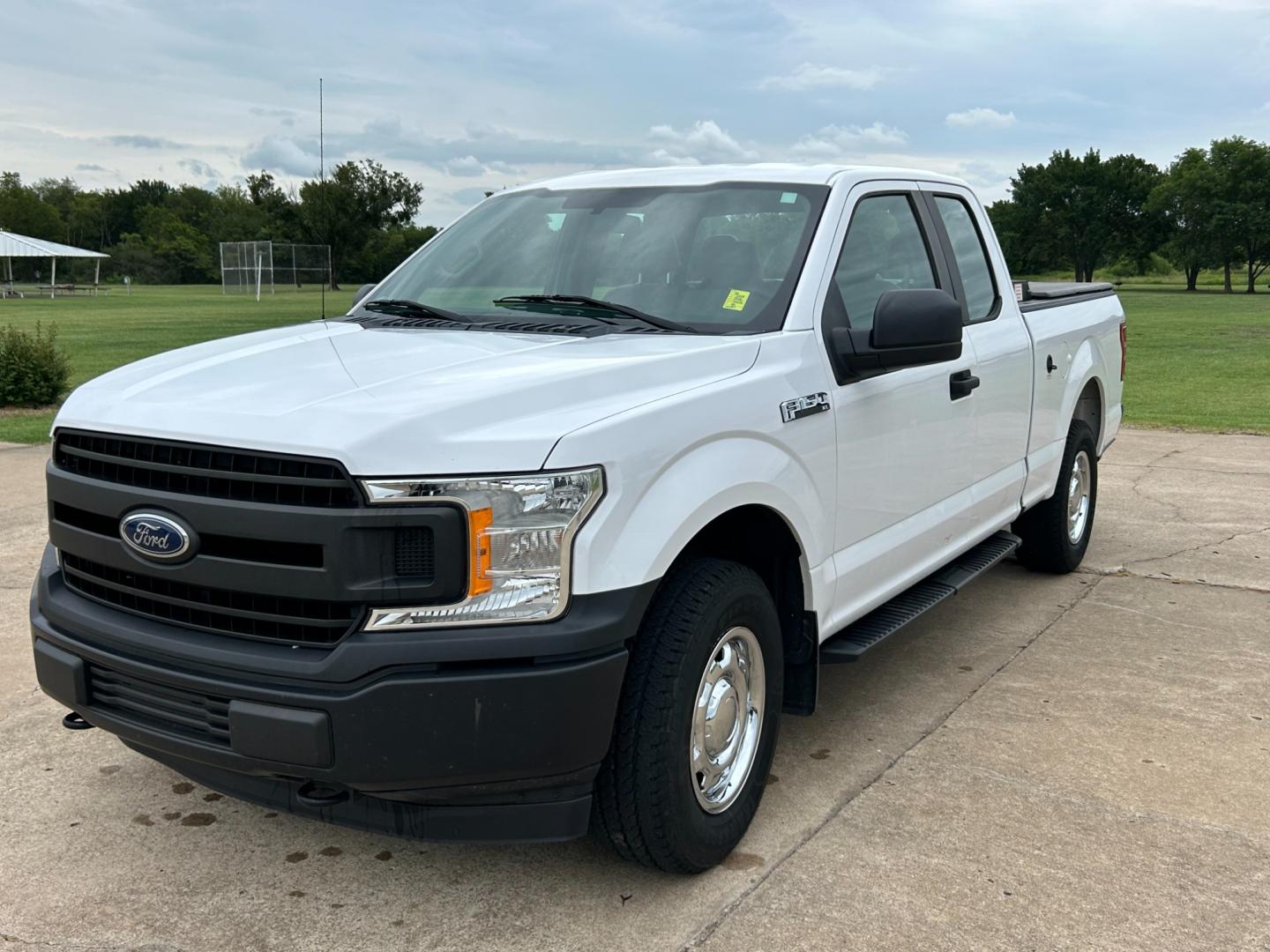 2018 White /Gray Ford F-150 XL SuperCab 6.5-ft. Bed 4WD (1FTFX1E57JK) with an 5.0L V8 OHV 16V engine, AUTOMATIC transmission, located at 17760 Hwy 62, Morris, OK, 74445, (918) 733-4887, 35.609104, -95.877060 - 2018 FORD F150 HAS A 5.0L V8 ENGINE AND IS 4WD. FEATURES KEYLESS ENTERY, LEATHER INTERIOR, POWER WINDOWS, POWER LOCKS, POWER MIRRORS, AM/FM RADIO, A/C, TRACTION CONTROL, AUXILIARY PORT, BACKUP CAMERA, TILT STEERING WHEEL, BED COVER, AND BED LINER. EQUIPPED WITH A BI-FUEL CNG FUEL SYSTEM. IT RUNS ON - Photo#0