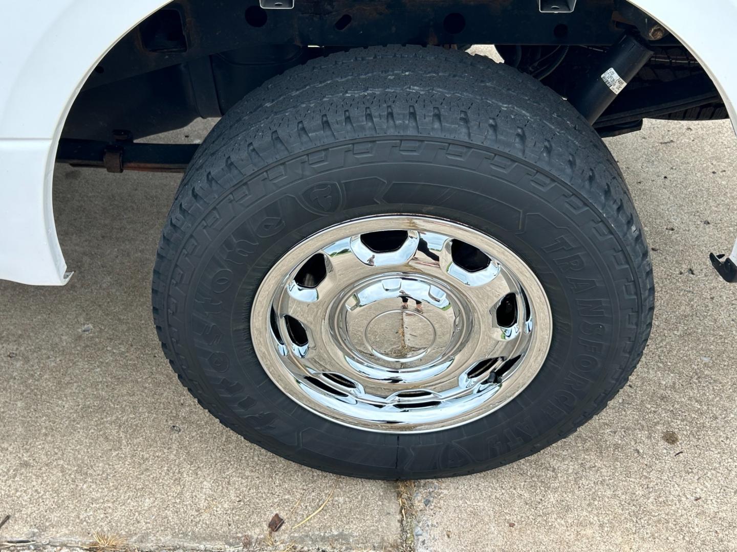 2018 White /Gray Ford F-150 XL SuperCab 6.5-ft. Bed 4WD (1FTFX1E57JK) with an 5.0L V8 OHV 16V engine, AUTOMATIC transmission, located at 17760 Hwy 62, Morris, OK, 74445, (918) 733-4887, 35.609104, -95.877060 - 2018 FORD F150 HAS A 5.0L V8 ENGINE AND IS 4WD. FEATURES KEYLESS ENTERY, LEATHER INTERIOR, POWER WINDOWS, POWER LOCKS, POWER MIRRORS, AM/FM RADIO, A/C, TRACTION CONTROL, AUXILIARY PORT, BACKUP CAMERA, TILT STEERING WHEEL, BED COVER, AND BED LINER. EQUIPPED WITH A BI-FUEL CNG FUEL SYSTEM. IT RUNS ON - Photo#28