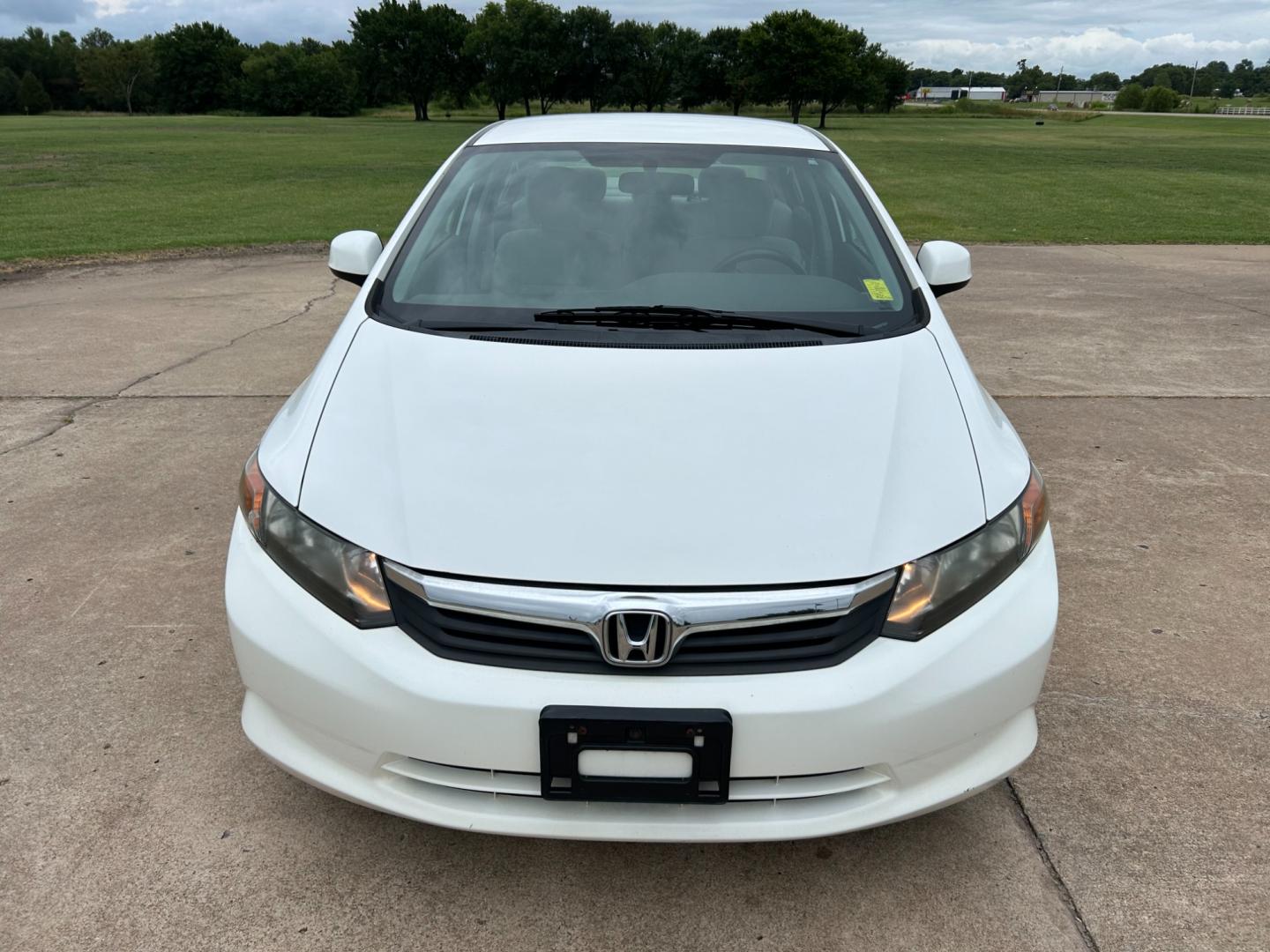 2012 White /Gray Honda Civic CNG Sedan (19XFB5F56CE) with an 1.8L L4 SOHC 16V CNG engine, AUTOMATIC transmission, located at 17760 Hwy 62, Morris, OK, 74445, (918) 733-4887, 35.609104, -95.877060 - 2012 HONDA CIVIC DEDICATED CNG HAS A 1.8L 4 CYLINDER ENGINE AND IS 2WD. HAS KEYLESS REMOTE ENTRY, MANUAL SEATS, POWER LOCKS, POWER MIRRORS, POWER WINDOWS. HAS AM/FM RADIO, CD PLAYER, BLUETOOTH HANDS-FREE CALLING, AUX PORT, USB PORT, CRUISE CONTROL, TRACTION CONTROL. 48,537 MILES. 195/65R15 TIRES. CL - Photo#1