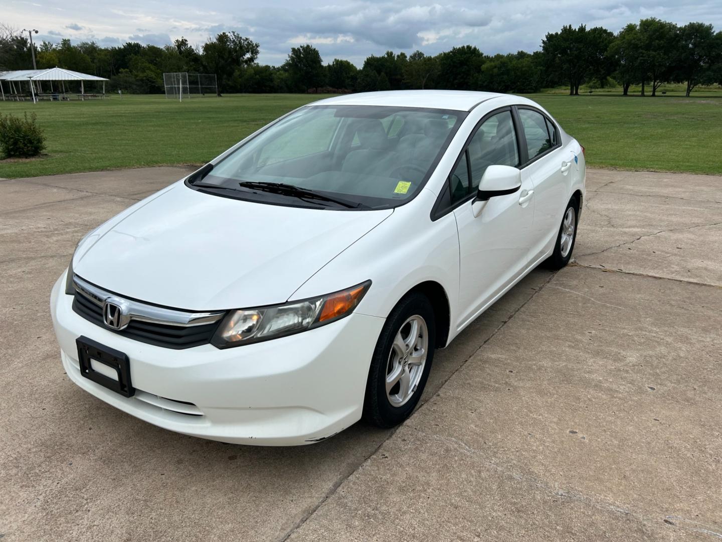 2012 White /Gray Honda Civic CNG Sedan (19XFB5F56CE) with an 1.8L L4 SOHC 16V CNG engine, AUTOMATIC transmission, located at 17760 Hwy 62, Morris, OK, 74445, (918) 733-4887, 35.609104, -95.877060 - 2012 HONDA CIVIC DEDICATED CNG HAS A 1.8L 4 CYLINDER ENGINE AND IS 2WD. HAS KEYLESS REMOTE ENTRY, MANUAL SEATS, POWER LOCKS, POWER MIRRORS, POWER WINDOWS. HAS AM/FM RADIO, CD PLAYER, BLUETOOTH HANDS-FREE CALLING, AUX PORT, USB PORT, CRUISE CONTROL, TRACTION CONTROL. 29,850 MILES. 195/65R15 TIRES. CL - Photo#0