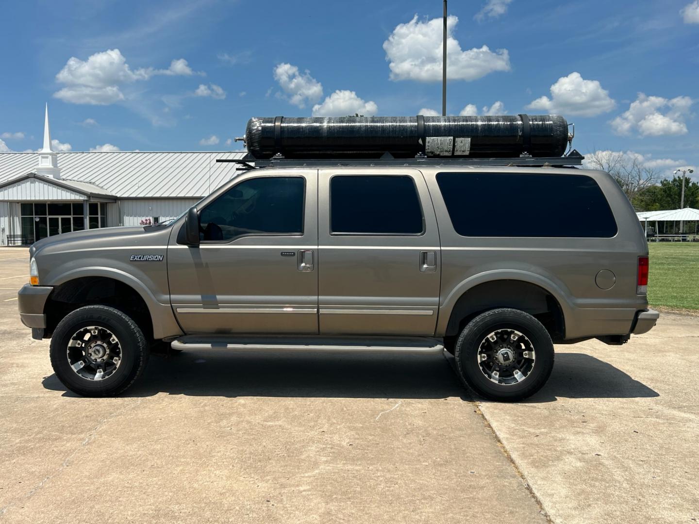 2002 GRAY /TAN Ford Excursion LIMITED (1FMNU43S32E) with an 6.8L V10 engine, AUTOMATIC transmission, located at 17760 Hwy 62, Morris, OK, 74445, (918) 733-4887, 35.609104, -95.877060 - 2002 FORD EXCURSION BI-FUEL SYSTEM (RUNS ON CNG OR GASOLINE) HAS THE 6.8L V10 ENGINE AND IS 4WD. IT FEATURES POWER SEATS, POWER LOCKS, POWER WINDOWS, POWER MIRROR, LEATHER INTERIOR, 3RD ROW SEATING, TILT WHEEL, ADJUSTABLE FOOT PEDAL, AM/FM RADIO AND CD PLAYER, A/C AND HAS REAR A/C. MILES 209,025 ** - Photo#7