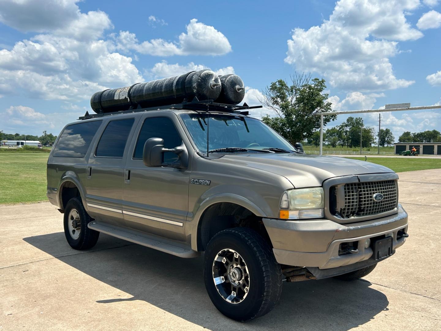 2002 GRAY /TAN Ford Excursion LIMITED (1FMNU43S32E) with an 6.8L V10 engine, AUTOMATIC transmission, located at 17760 Hwy 62, Morris, OK, 74445, (918) 733-4887, 35.609104, -95.877060 - 2002 FORD EXCURSION BI-FUEL SYSTEM (RUNS ON CNG OR GASOLINE) HAS THE 6.8L V10 ENGINE AND IS 4WD. IT FEATURES POWER SEATS, POWER LOCKS, POWER WINDOWS, POWER MIRROR, LEATHER INTERIOR, 3RD ROW SEATING, TILT WHEEL, ADJUSTABLE FOOT PEDAL, AM/FM RADIO AND CD PLAYER, A/C AND HAS REAR A/C. MILES 209,025 ** - Photo#2