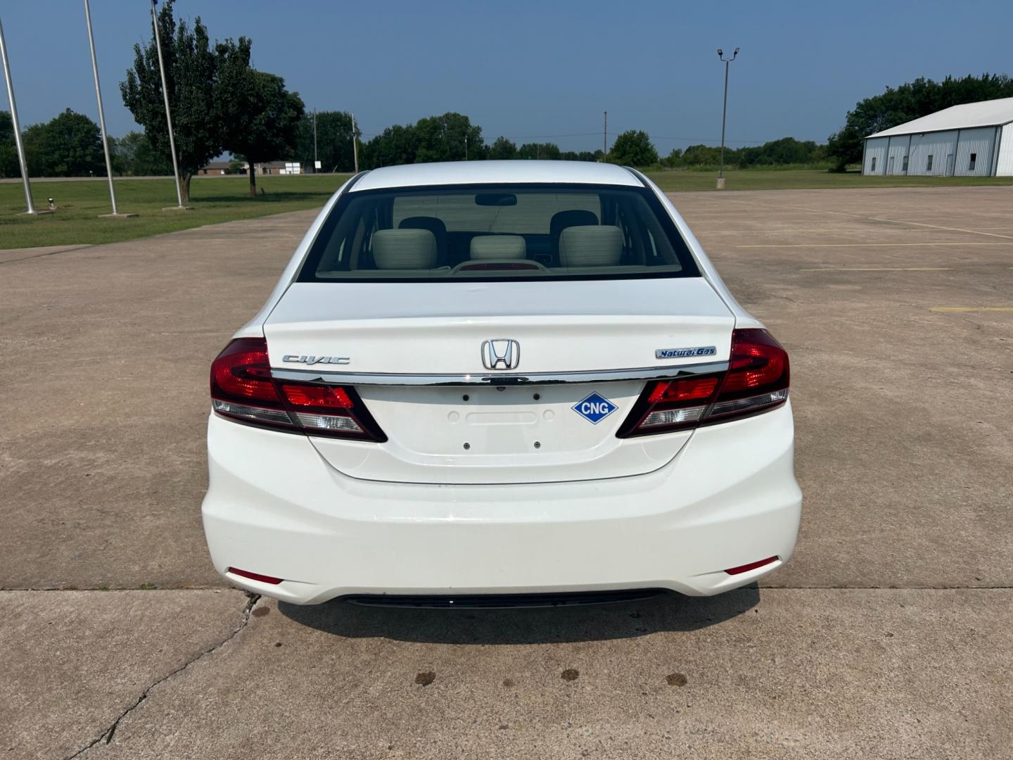 2013 White /Gray Honda Civic CNG Sedan (19XFB5F5XDE) with an 1.8L L4 SOHC 16V CNG engine, AUTOMATIC transmission, located at 17760 Hwy 62, Morris, OK, 74445, (918) 733-4887, 35.609104, -95.877060 - Photo#5