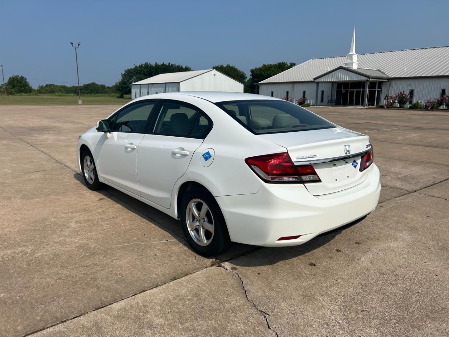 2013 White /Gray Honda Civic CNG Sedan (19XFB5F5XDE) with an 1.8L L4 SOHC 16V CNG engine, AUTOMATIC transmission, located at 17760 Hwy 62, Morris, OK, 74445, (918) 733-4887, 35.609104, -95.877060 - 2013 HONDA CIVIC DEDICATED CNG (RUNS ONLY ON COMPRESSED NATURAL GAS) HAS A 1.8L 4 CYLINDER ENGINE AND IS 2WD. HAS KEYLESS REMOTE ENTRY, MANUAL SEATS, POWER LOCKS, POWER MIRRORS, POWER WINDOWS. HAS AM/FM RADIO, CD PLAYER, BLUETOOTH HANDS-FREE CALLING, AUX PORT, USB PORT, CRUISE CONTROL, MULTI-FUNCTIO - Photo#6