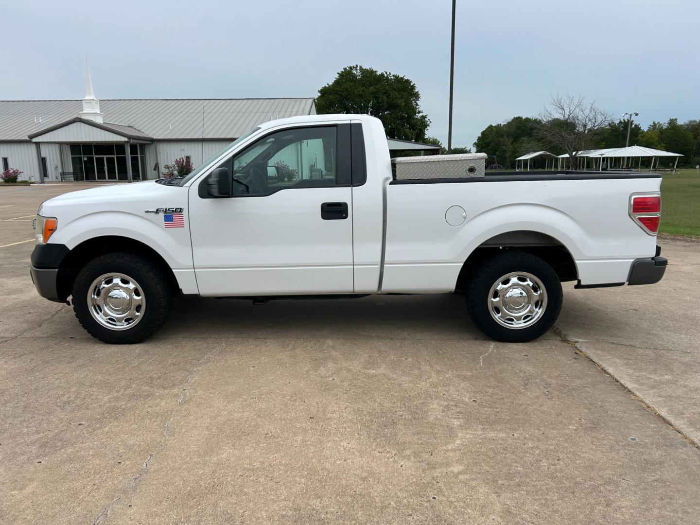 2014 White /Gray Ford F-150 XL (1FTMF1CM3EK) with an 3.6L V6 engine, AUTOMATIC transmission, located at 17760 Hwy 62, Morris, OK, 74445, (918) 733-4887, 35.609104, -95.877060 - Photo#7