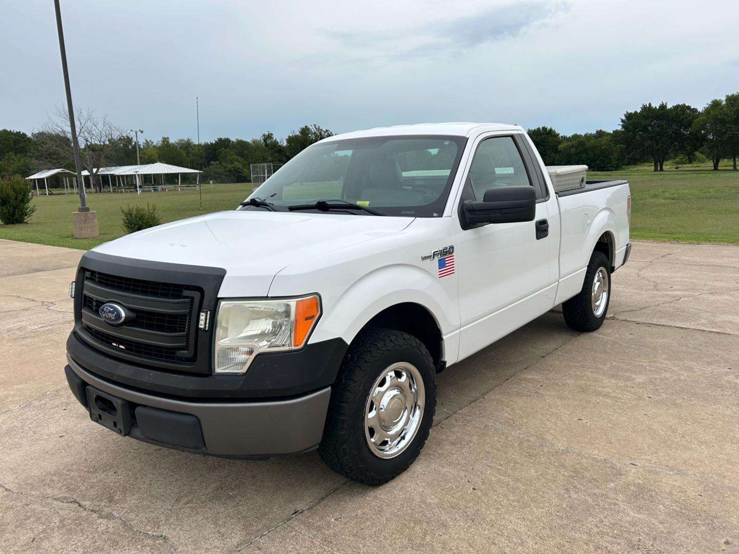 2014 White /Gray Ford F-150 XL (1FTMF1CM3EK) with an 3.6L V6 engine, AUTOMATIC transmission, located at 17760 Hwy 62, Morris, OK, 74445, (918) 733-4887, 35.609104, -95.877060 - Photo#0