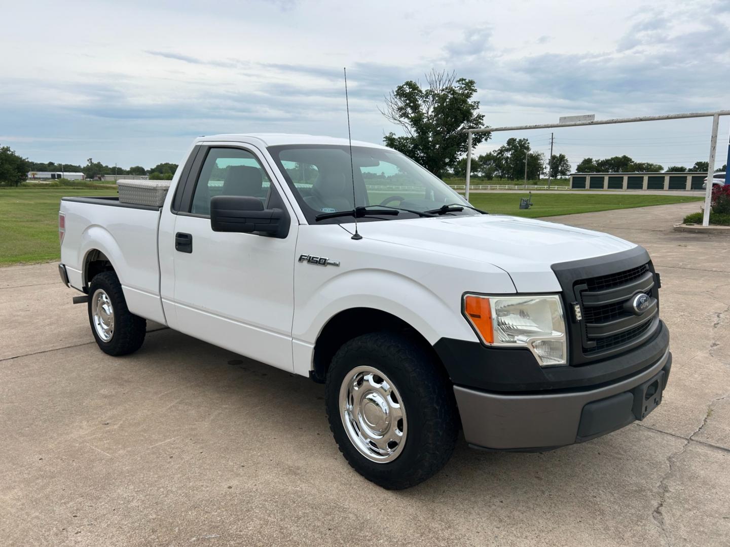 2014 White /Gray Ford F-150 XL (1FTMF1CM3EK) with an 3.6L V6 engine, AUTOMATIC transmission, located at 17760 Hwy 62, Morris, OK, 74445, (918) 733-4887, 35.609104, -95.877060 - Photo#2