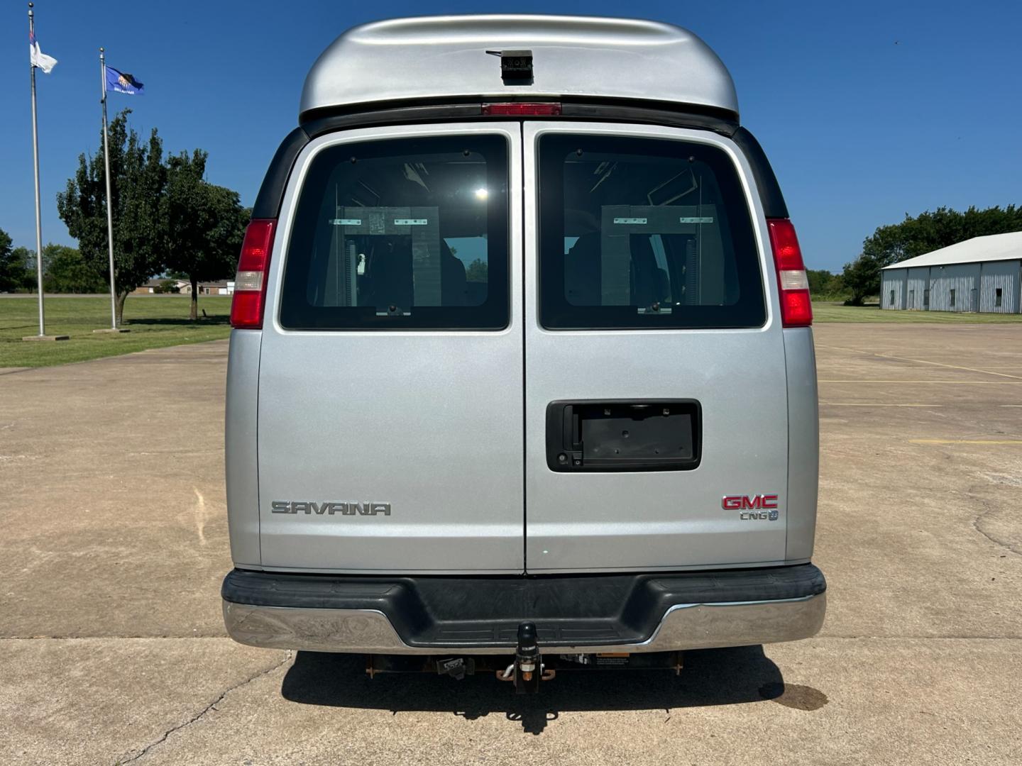 2013 Silver /Gray GMC Savana CNG (1GTW7FFBXD1) with an 6.0L V8 OHV 16V CNG engine, AUTOMATIC transmission, located at 17760 Hwy 62, Morris, OK, 74445, (918) 733-4887, 35.609104, -95.877060 - 2013 GMC SAVANA CONVERSION VAN DEDICATED CNG (ONLY RUNS ON COMPRESSED NATURAL GAS) IT HAS THE 6.0L V8 ENGINE AND RWD. IT FEATURES POWER WINDOWS, POWER MIRRORS, POWER LOCKS, POWER SEATS, AMFM AND SIRIUS RADIO, CD/DVD PLAYER, NAVIGATION, ON STAR, BACKUP CAMERA, A/C, CLOTH INTERIOR, CRUISE CONTROL, TR - Photo#5