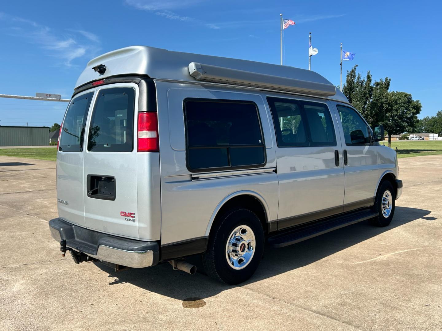 2013 Silver /Gray GMC Savana CNG (1GTW7FFBXD1) with an 6.0L V8 OHV 16V CNG engine, AUTOMATIC transmission, located at 17760 Hwy 62, Morris, OK, 74445, (918) 733-4887, 35.609104, -95.877060 - Photo#4