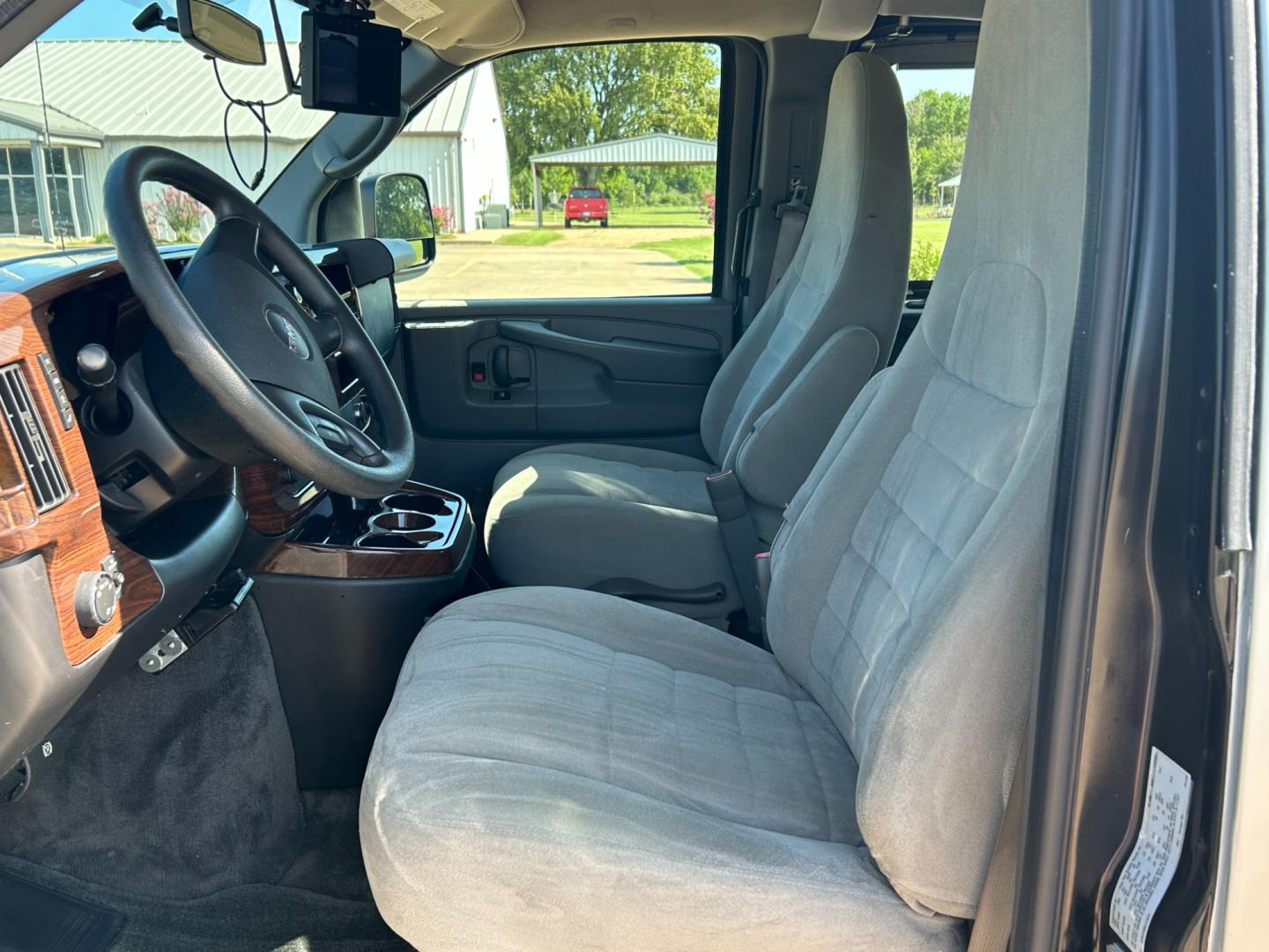 2013 Silver /Gray GMC Savana CNG (1GTW7FFBXD1) with an 6.0L V8 OHV 16V CNG engine, AUTOMATIC transmission, located at 17760 Hwy 62, Morris, OK, 74445, (918) 733-4887, 35.609104, -95.877060 - Photo#8