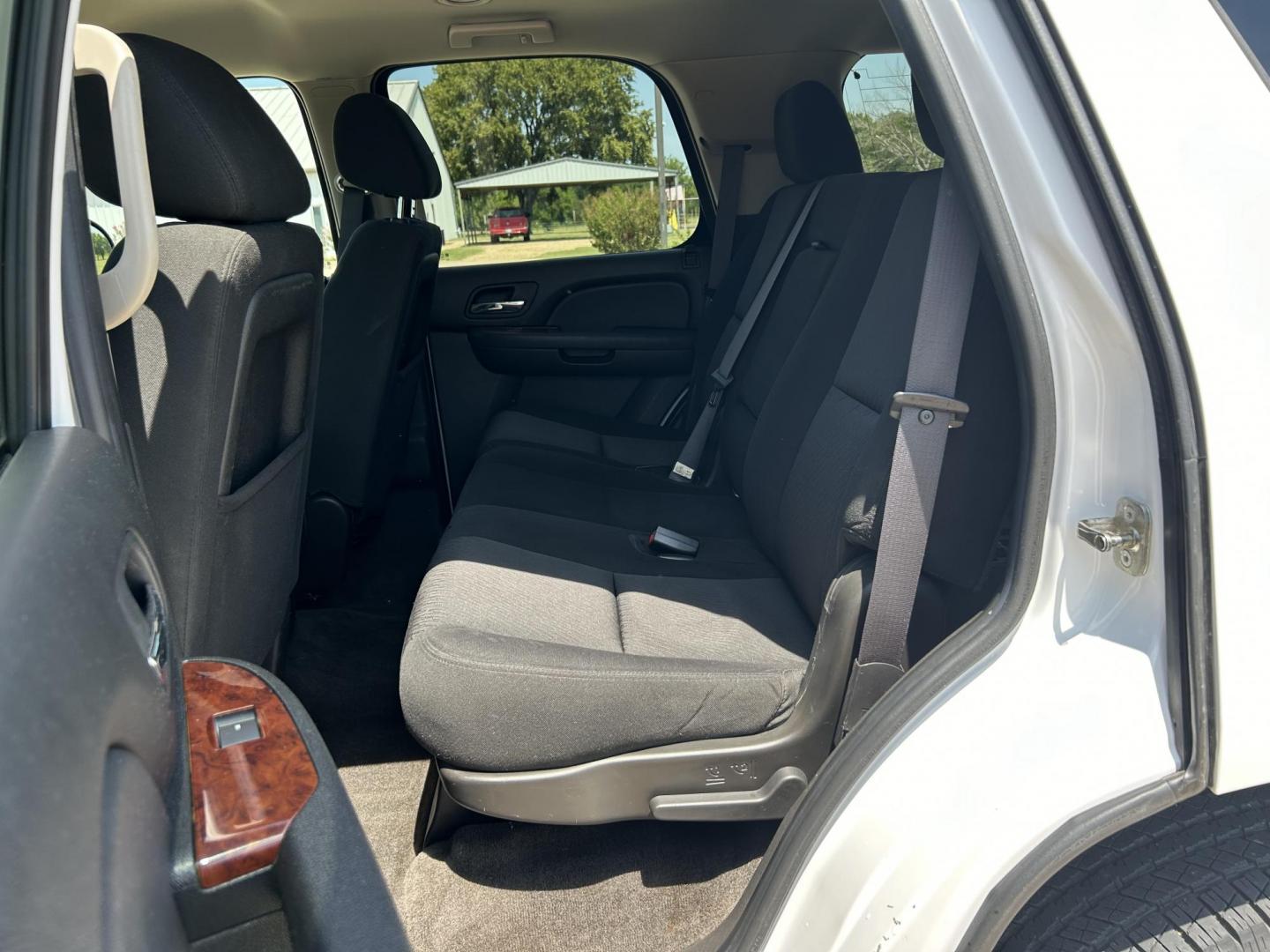 2011 White /BLACK Chevrolet Tahoe LS 4WD (1GNSKAE02BR) with an 5.3L V8 OHV 16V FFV engine, 6-Speed Automatic transmission, located at 17760 Hwy 62, Morris, OK, 74445, (918) 733-4887, 35.609104, -95.877060 - 2011 CHEVY TAHOE 5.3L V8 4WD BI-FUEL FEATURES REMOTE START, REMOTE KEYLESS ENTRY, REMOTE KEYLESS LOCKING SYSTEM, POWER WINDOWS, POWER SEATS, POWER MIRRORS, POWER LOCKS, AM/FM STEREO, CD PLAYER, BACKUP CAMERA, CLOTHS SEATS, POWER-ADJUSTABLE PEDALS, HILL ASSISTANCE, LEATHER-WRAPPED MULTI-FUNCTION STEE - Photo#14