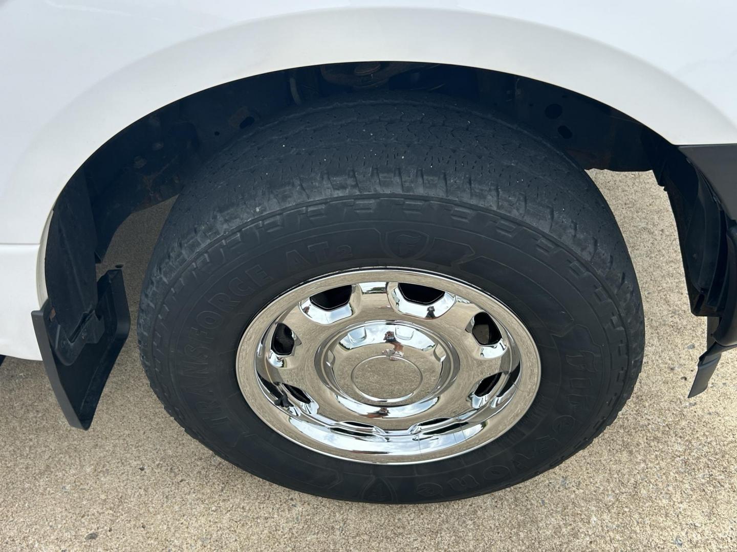 2018 White /Gray Ford F-150 SuperCab 6.5-ft. 4WD (1FTFX1E55JK) with an 5.0L V8 OHV 16V engine, 6A transmission, located at 17760 Hwy 62, Morris, OK, 74445, (918) 733-4887, 35.609104, -95.877060 - 2018 FORD F150 HAS A 5.0L V8 ENGINE AND IS 4WD. FEATURES KEYLESS ENTERY, LEATHER INTERIOR, POWER WINDOWS, POWER LOCKS, POWER MIRRORS, AM/FM RADIO, A/C, TRACTION CONTROL, AUXILIARY PORT, BACKUP CAMERA, TILT STEERING WHEEL, BED COVER, AND BED LINER. EQUIPPED WITH A BI-FUEL CNG FUEL SYSTEM. IT RUNS ON - Photo#22