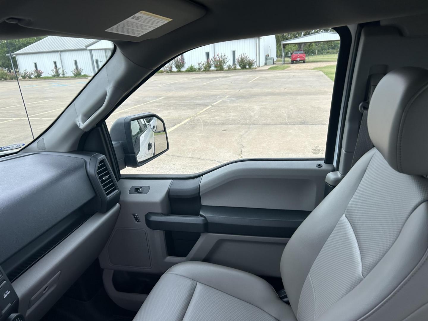 2018 White /Gray Ford F-150 SuperCab 6.5-ft. 4WD (1FTFX1E55JK) with an 5.0L V8 OHV 16V engine, 6A transmission, located at 17760 Hwy 62, Morris, OK, 74445, (918) 733-4887, 35.609104, -95.877060 - 2018 FORD F150 HAS A 5.0L V8 ENGINE AND IS 4WD. FEATURES KEYLESS ENTERY, LEATHER INTERIOR, POWER WINDOWS, POWER LOCKS, POWER MIRRORS, AM/FM RADIO, A/C, TRACTION CONTROL, AUXILIARY PORT, BACKUP CAMERA, TILT STEERING WHEEL, BED COVER, AND BED LINER. EQUIPPED WITH A BI-FUEL CNG FUEL SYSTEM. IT RUNS ON - Photo#9