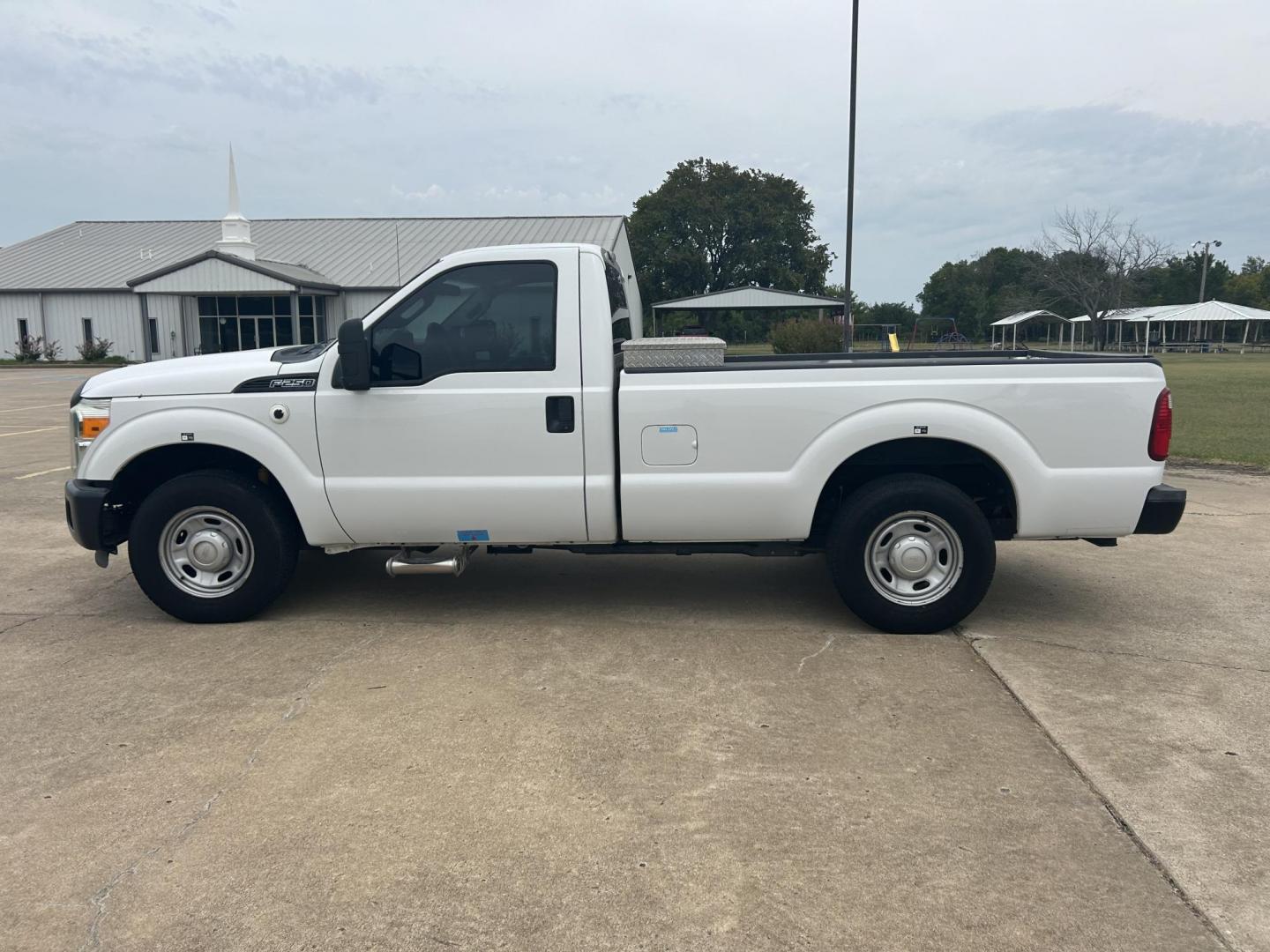 2013 White /Gray Ford F-250 SD XL 2WD (1FTBF2A69DE) with an 6.2L V8 OHV 16V engine, 6-Speed Automatic transmission, located at 17760 Hwy 62, Morris, OK, 74445, (918) 733-4887, 35.609104, -95.877060 - 2013 F250 SUPER DUTY IS A DEDICATED CNG (ONLY RUNS ON COMPRESSED NATURAL GAS). THIS TRUCK HAS A 6.2L V8 ENGINE, FEATURES MANUAL SEAT, MANUAL WINDOWS, MANUAL LOCKS, MANUAL MIRRORS, AM FM RADIO, FACTORY TRAILER BREAKS, TRACTION CONTROL, AND TRAILER HITCH. A PREMIER ALTERNATIVE FUEL CONVERSION THAT IS - Photo#20