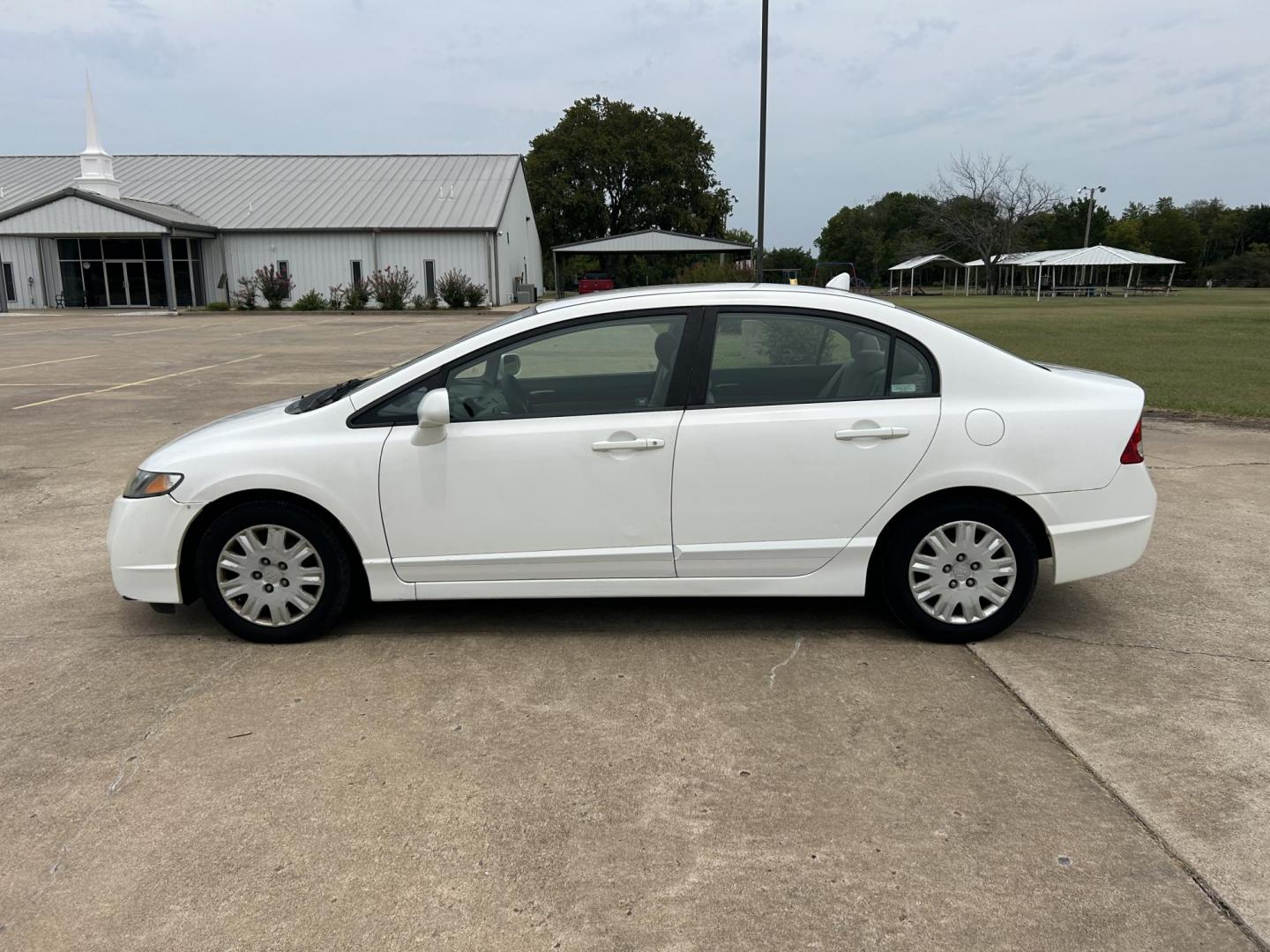 2009 /Gray Honda Civic GX 5-Speed AT (1HGFA46549L) with an 1.8L L4 SOHC 16V CNG engine, 5-Speed Automatic transmission, located at 17760 Hwy 62, Morris, OK, 74445, (918) 733-4887, 35.609104, -95.877060 - 2009 HONDA CIVIC 1.8L FWD DEDICATED CNG (COMPRESSED NATURAL GAS) VEHICLE. FEATURES REMOTE KEYLESS ENTRY, POWER LOCKS, POWER WINDOWS, POWER MIRRORS, MANUEL SEATS, AM/FM RADIO, CD PLAYER, USB, AUX, CRUISE CONTROL, TRACTION CONTROL, CLOTH SEATS, 195/65R15 TIRES. ONLY 135,036 MILES AND HAS A CLEAN TITL - Photo#7