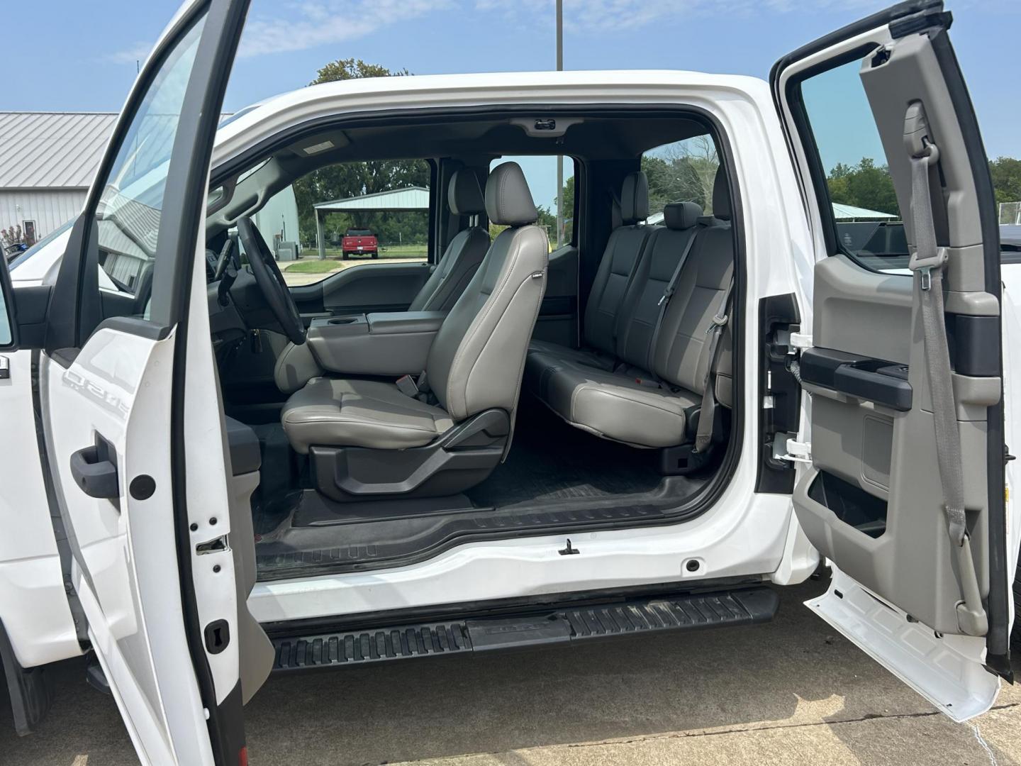 2018 /Gray Ford F-150 Lariat SuperCab 6.5-ft. 4WD (1FTFX1E5XJK) with an 5.0L V8 OHV 16V engine, 6A transmission, located at 17760 Hwy 62, Morris, OK, 74445, (918) 733-4887, 35.609104, -95.877060 - 2018 FORD F150 HAS A 5.0L V8 ENGINE AND IS 4WD. FEATURES KEYLESS ENTERY, LEATHER INTERIOR, POWER WINDOWS, POWER LOCKS, POWER MIRRORS, AM/FM RADIO, A/C, TRACTION CONTROL, AUXILIARY PORT, BACKUP CAMERA, TILT STEERING WHEEL, BED COVER, AND BED LINER. EQUIPPED WITH A BI-FUEL CNG FUEL SYSTEM. IT RUNS ON - Photo#14