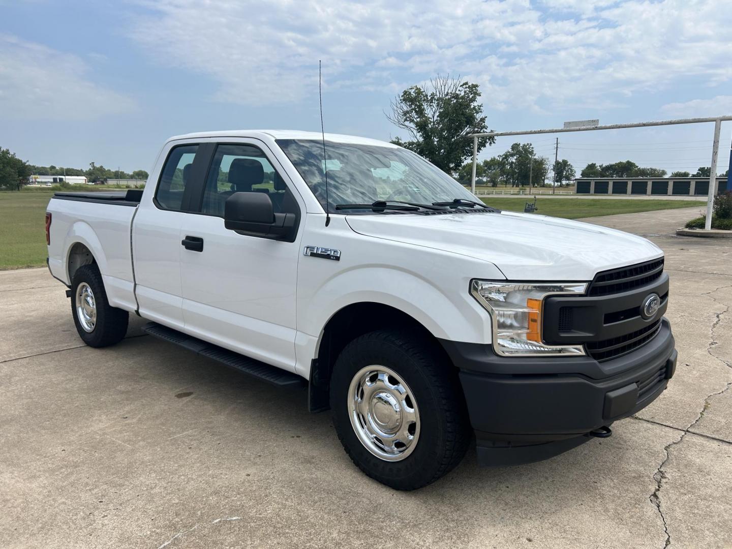 2018 /Gray Ford F-150 Lariat SuperCab 6.5-ft. 4WD (1FTFX1E5XJK) with an 5.0L V8 OHV 16V engine, 6A transmission, located at 17760 Hwy 62, Morris, OK, 74445, (918) 733-4887, 35.609104, -95.877060 - 2018 FORD F150 HAS A 5.0L V8 ENGINE AND IS 4WD. FEATURES KEYLESS ENTERY, LEATHER INTERIOR, POWER WINDOWS, POWER LOCKS, POWER MIRRORS, AM/FM RADIO, A/C, TRACTION CONTROL, AUXILIARY PORT, BACKUP CAMERA, TILT STEERING WHEEL, BED COVER, AND BED LINER. EQUIPPED WITH A BI-FUEL CNG FUEL SYSTEM. IT RUNS ON - Photo#2