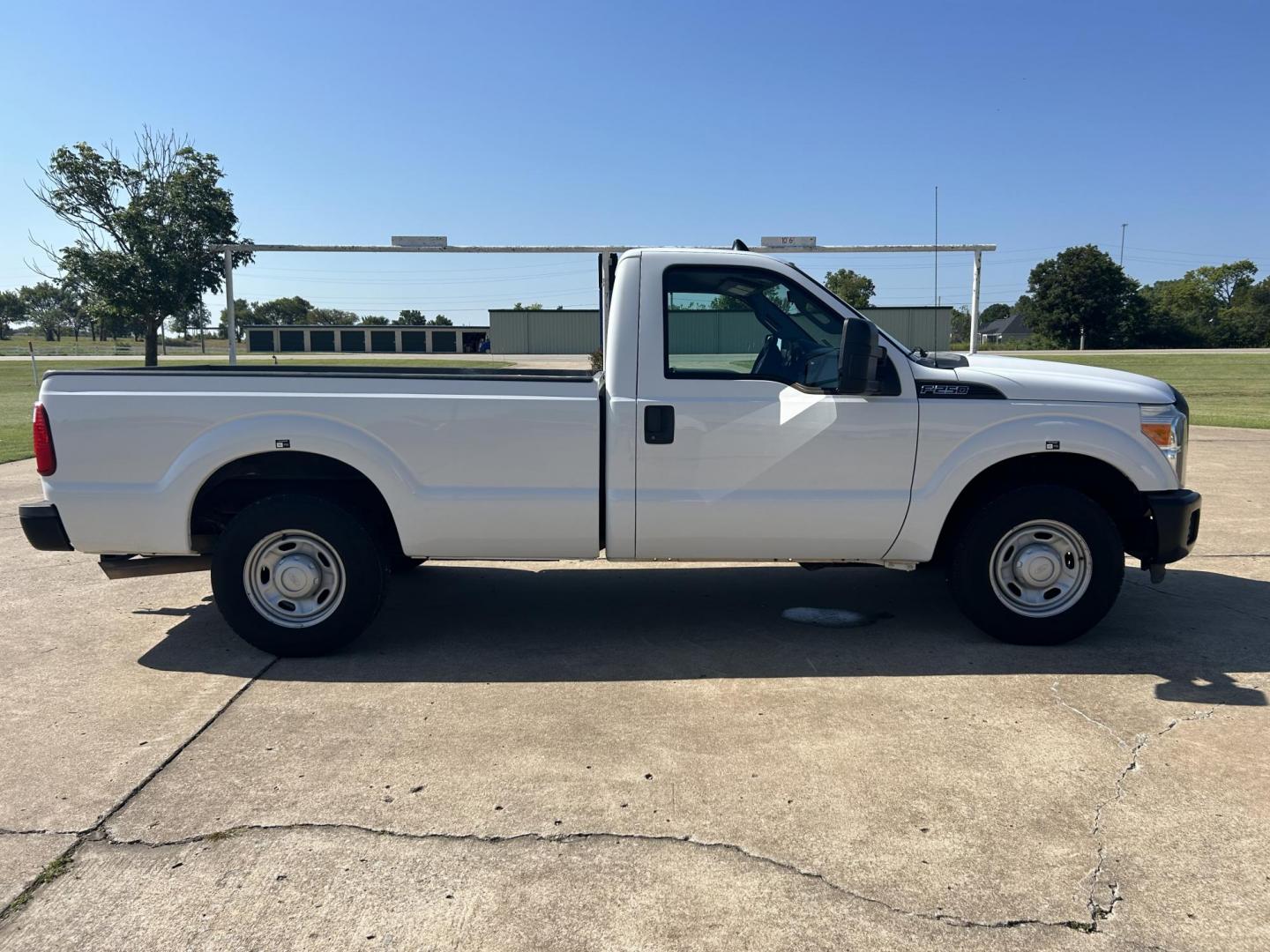 2013 /Gray Ford F-250 SD XL 2WD (1FTBF2A61DE) with an 6.2L V8 OHV 16V engine, 6-Speed Automatic transmission, located at 17760 Hwy 62, Morris, OK, 74445, (918) 733-4887, 35.609104, -95.877060 - 2013 F250 SUPER DUTY IS A DEDICATED CNG (ONLY RUNS ON COMPRESSED NATURAL GAS). THIS TRUCK HAS A 6.2L V8 ENGINE, FEATURES MANUAL SEAT, MANUAL WINDOWS, MANUAL LOCKS, MANUAL MIRRORS, AM FM RADIO, FACTORY TRAILER BREAKS, TRACTION CONTROL, AND TRAILER HITCH. A PREMIER ALTERNATIVE FUEL CONVERSION THAT IS - Photo#4