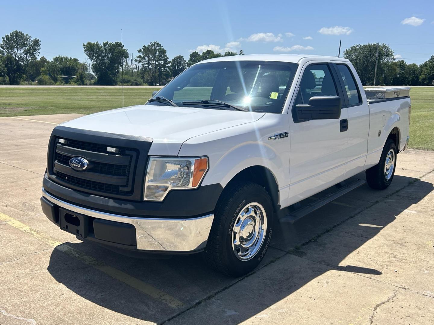 2014 /Gray Ford F-150 XLT SuperCab 8-ft. Bed 2WD (1FTEX1CM1EK) with an 3.7L V6 DOHC 24V engine, 6-Speed Automatic transmission, located at 17760 Hwy 62, Morris, OK, 74445, (918) 733-4887, 35.609104, -95.877060 - 2014 FORD F-150 XL SUPERCAB 8-ft. BED 2WD 3.7L V6 FEATURES KEYLESS REMOTE ENTRY, POWER LOCKS, POWER WINDOWS, AM/FM STEREO, AUXILLARY PORT, HANDS-FREE BLUETOOTH CALLING, CRUISE CONTROL, TRACTION CONTROL, MULTI-FUNCTIONING STEERING WHEEL CONTROLS, BACKUP CAMERA. EQUIPPED WITH A BI-FUEL CNG FUEL SYSTEM - Photo#2