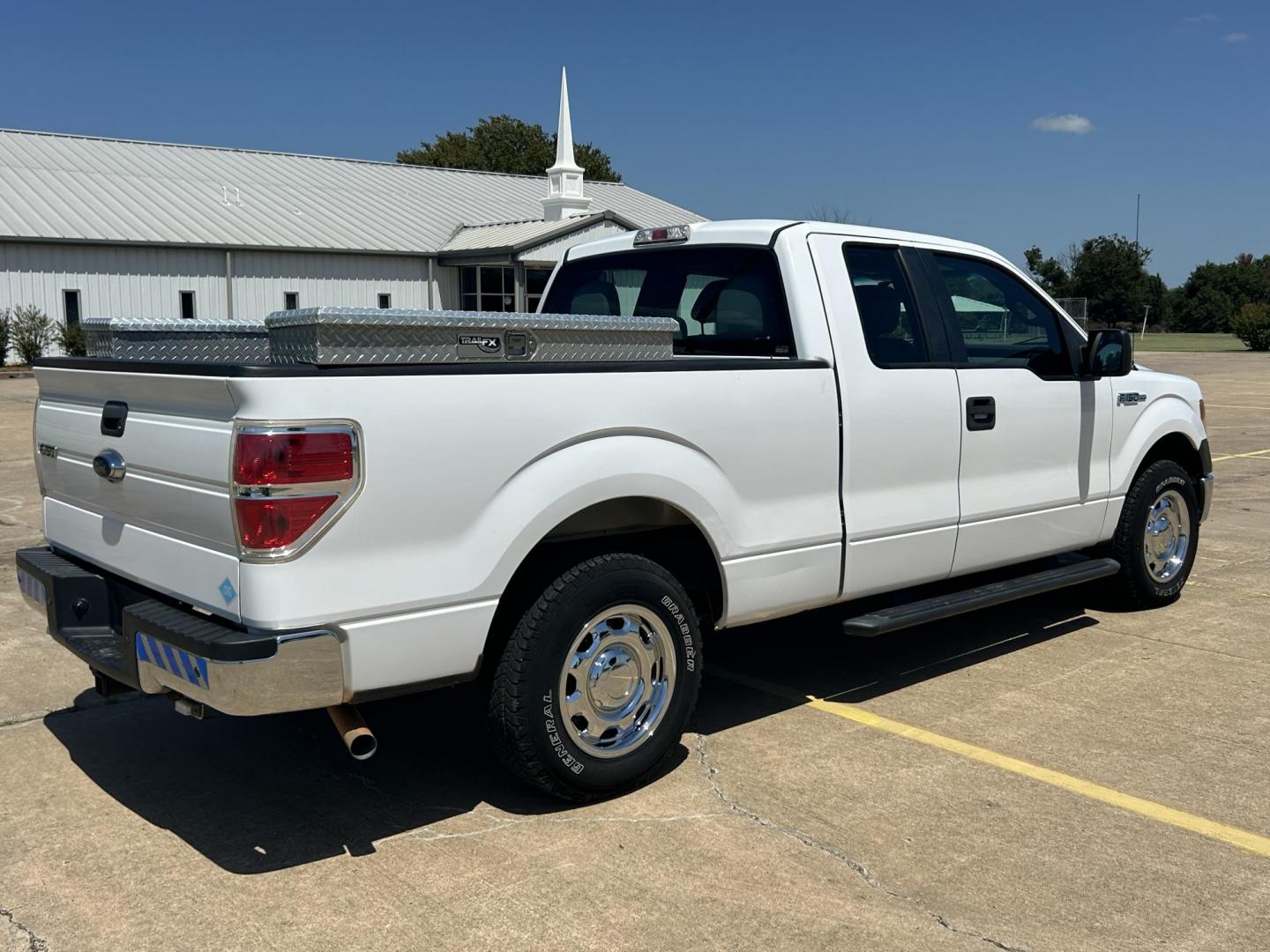 2014 /Gray Ford F-150 XLT SuperCab 8-ft. Bed 2WD (1FTEX1CM1EK) with an 3.7L V6 DOHC 24V engine, 6-Speed Automatic transmission, located at 17760 Hwy 62, Morris, OK, 74445, (918) 733-4887, 35.609104, -95.877060 - 2014 FORD F-150 XL SUPERCAB 8-ft. BED 2WD 3.7L V6 FEATURES KEYLESS REMOTE ENTRY, POWER LOCKS, POWER WINDOWS, AM/FM STEREO, AUXILLARY PORT, HANDS-FREE BLUETOOTH CALLING, CRUISE CONTROL, TRACTION CONTROL, MULTI-FUNCTIONING STEERING WHEEL CONTROLS, BACKUP CAMERA. EQUIPPED WITH A BI-FUEL CNG FUEL SYSTEM - Photo#3