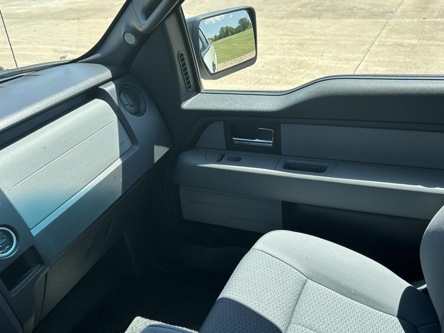 2014 /Gray Ford F-150 XLT SuperCab 8-ft. Bed 2WD (1FTEX1CM1EK) with an 3.7L V6 DOHC 24V engine, 6-Speed Automatic transmission, located at 17760 Hwy 62, Morris, OK, 74445, (918) 733-4887, 35.609104, -95.877060 - Photo#9