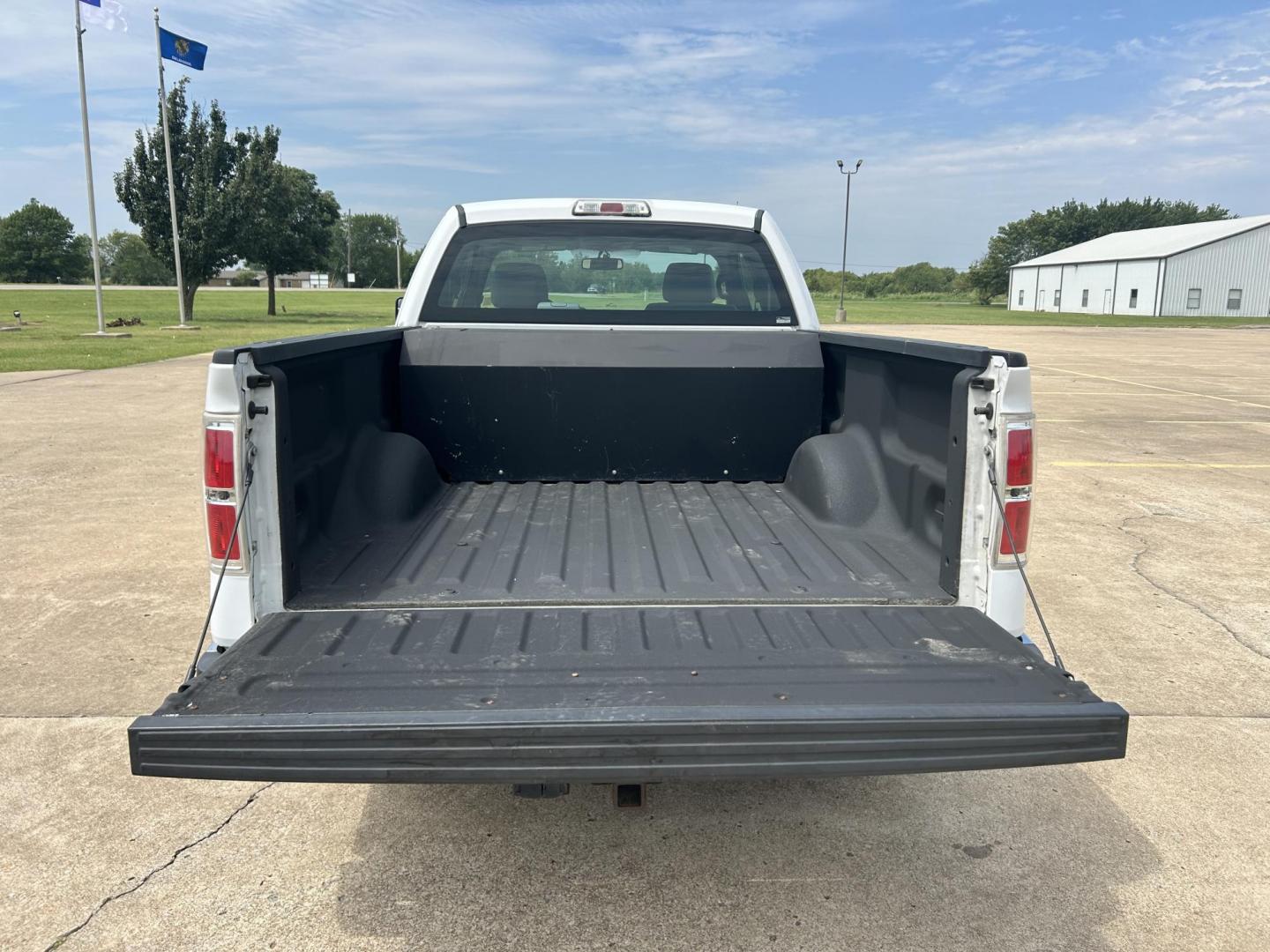 2014 White /Gray Ford F-150 XLT SuperCab 8-ft. Bed 2WD (1FTEX1CMXEK) with an 3.7L V6 DOHC 24V engine, 6-Speed Automatic transmission, located at 17760 Hwy 62, Morris, OK, 74445, (918) 733-4887, 35.609104, -95.877060 - Photo#18