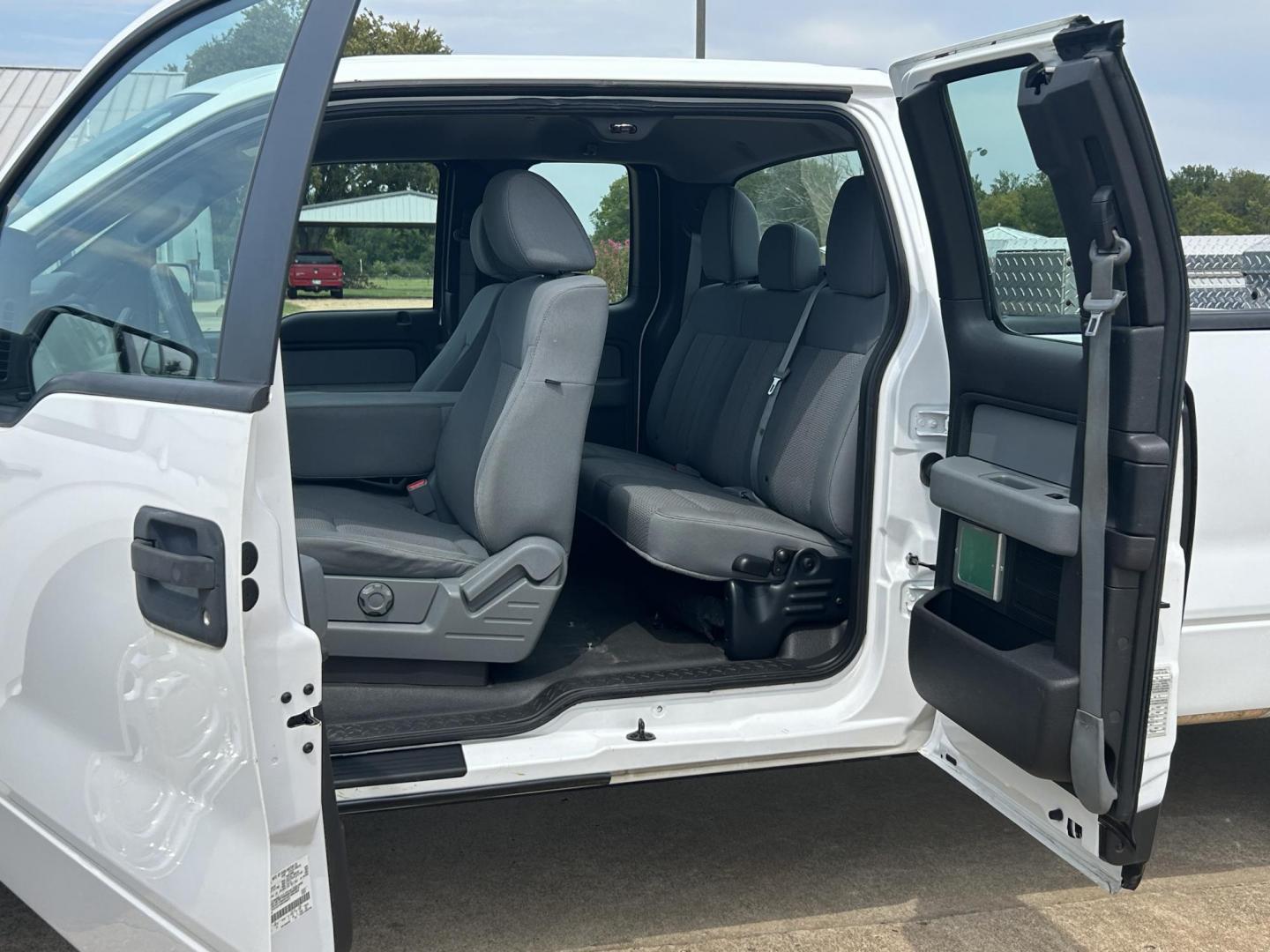 2011 /Gray Ford F-150 SuperCab 6.5-ft. Bed 2WD (1FTVX1CFXBK) with an 5.0L V8 engine, 4-Speed Automatic transmission, located at 17760 Hwy 62, Morris, OK, 74445, (918) 733-4887, 35.609104, -95.877060 - Photo#15