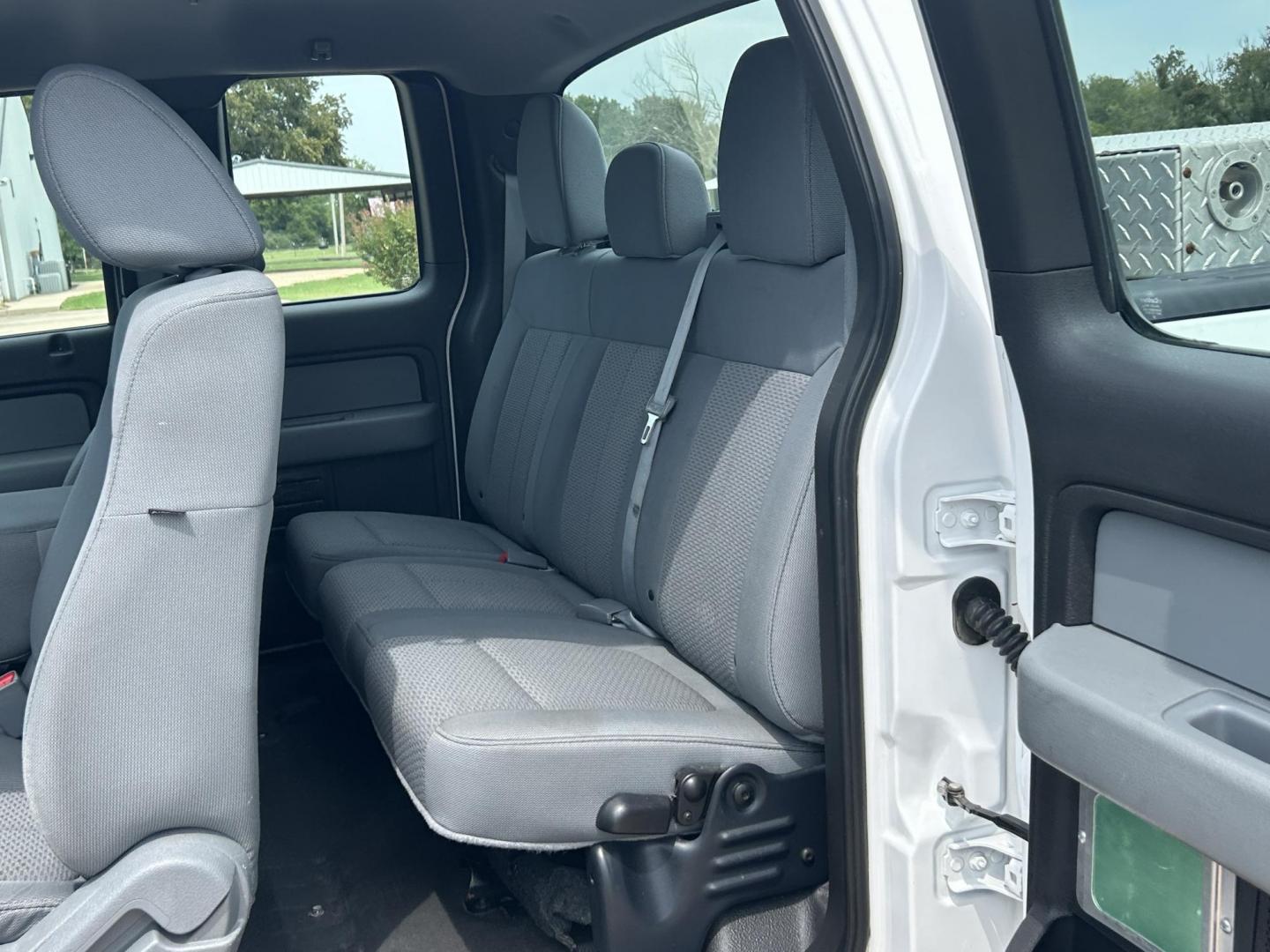 2011 /Gray Ford F-150 SuperCab 6.5-ft. Bed 2WD (1FTVX1CFXBK) with an 5.0L V8 engine, 4-Speed Automatic transmission, located at 17760 Hwy 62, Morris, OK, 74445, (918) 733-4887, 35.609104, -95.877060 - Photo#17