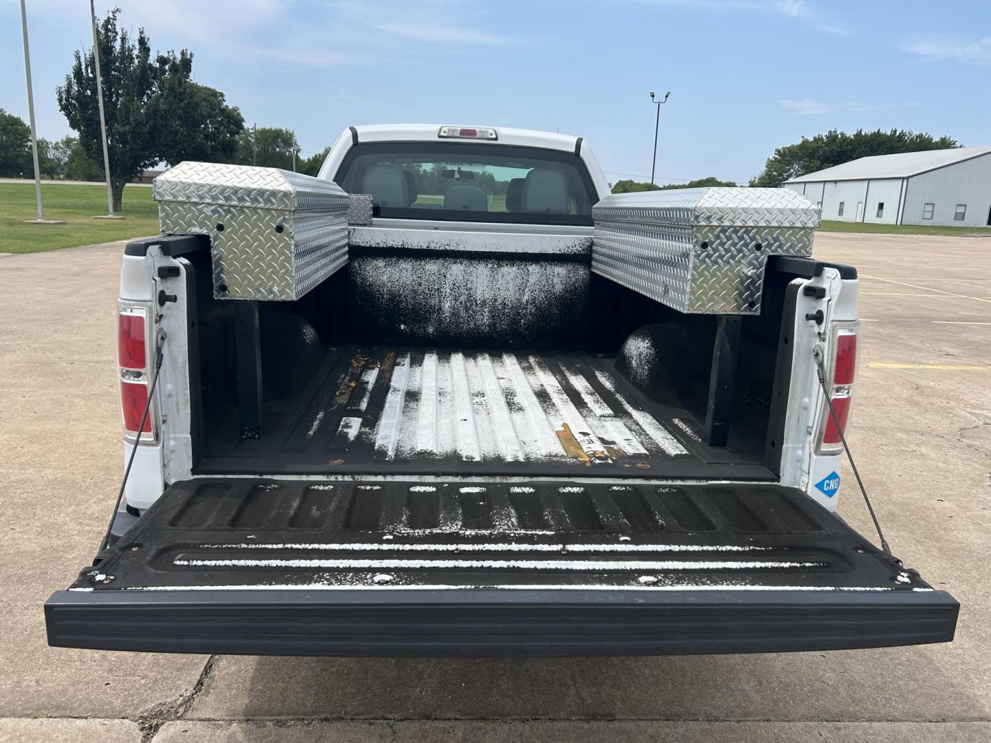 2011 /Gray Ford F-150 SuperCab 6.5-ft. Bed 2WD (1FTVX1CFXBK) with an 5.0L V8 engine, 4-Speed Automatic transmission, located at 17760 Hwy 62, Morris, OK, 74445, (918) 733-4887, 35.609104, -95.877060 - Photo#23