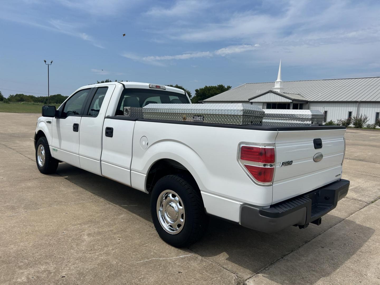 2011 /Gray Ford F-150 SuperCab 6.5-ft. Bed 2WD (1FTVX1CFXBK) with an 5.0L V8 engine, 4-Speed Automatic transmission, located at 17760 Hwy 62, Morris, OK, 74445, (918) 733-4887, 35.609104, -95.877060 - Photo#6