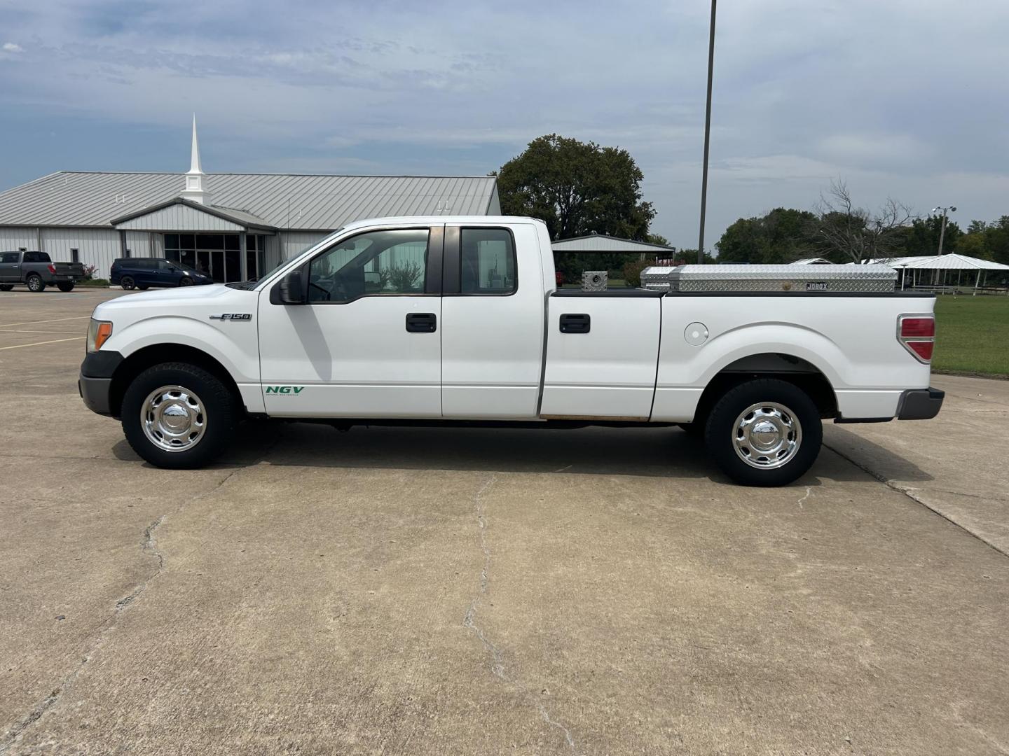 2011 /Gray Ford F-150 SuperCab 6.5-ft. Bed 2WD (1FTVX1CFXBK) with an 5.0L V8 engine, 4-Speed Automatic transmission, located at 17760 Hwy 62, Morris, OK, 74445, (918) 733-4887, 35.609104, -95.877060 - Photo#7