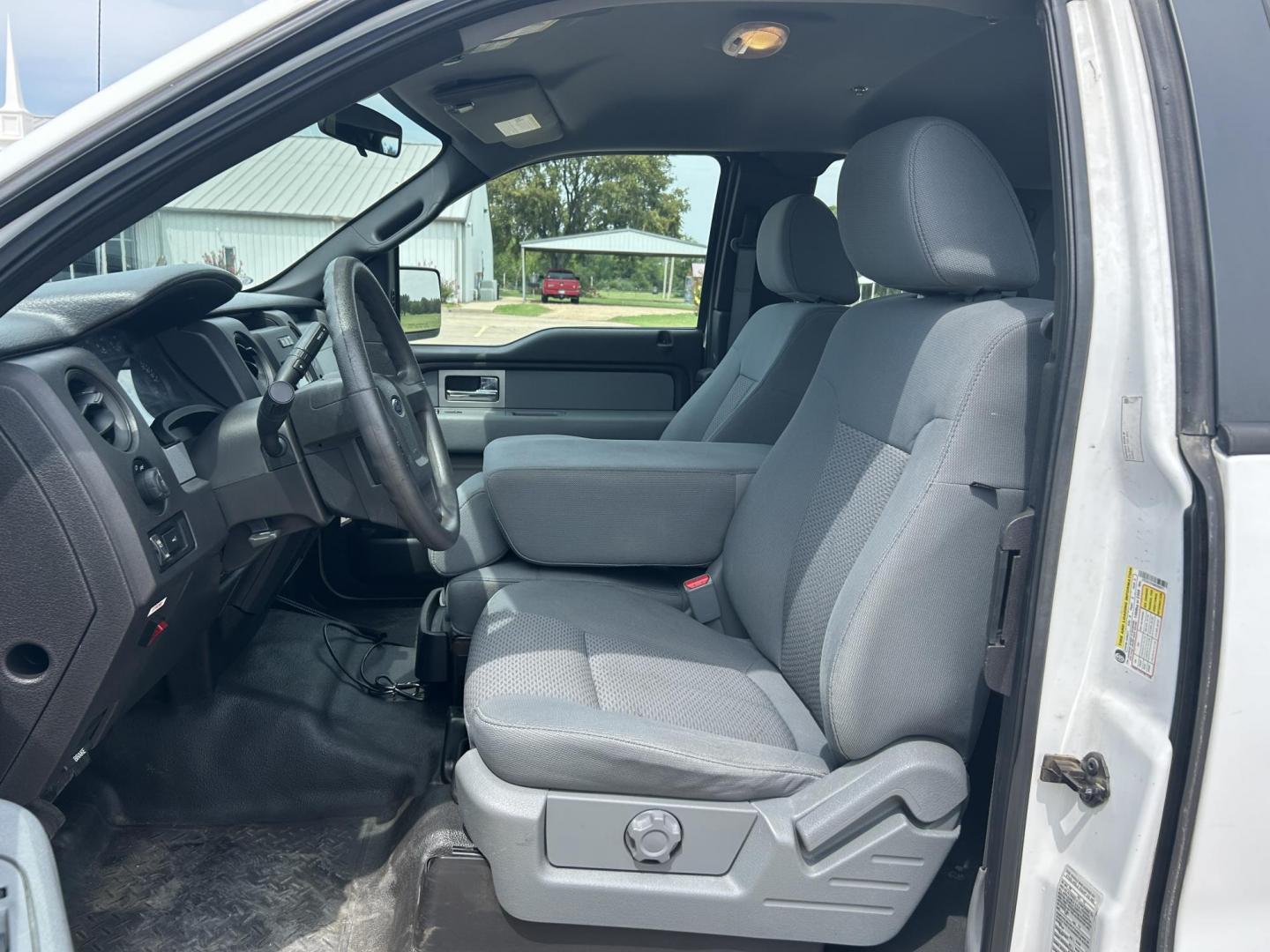 2011 /Gray Ford F-150 SuperCab 6.5-ft. Bed 2WD (1FTVX1CFXBK) with an 5.0L V8 engine, 4-Speed Automatic transmission, located at 17760 Hwy 62, Morris, OK, 74445, (918) 733-4887, 35.609104, -95.877060 - Photo#8