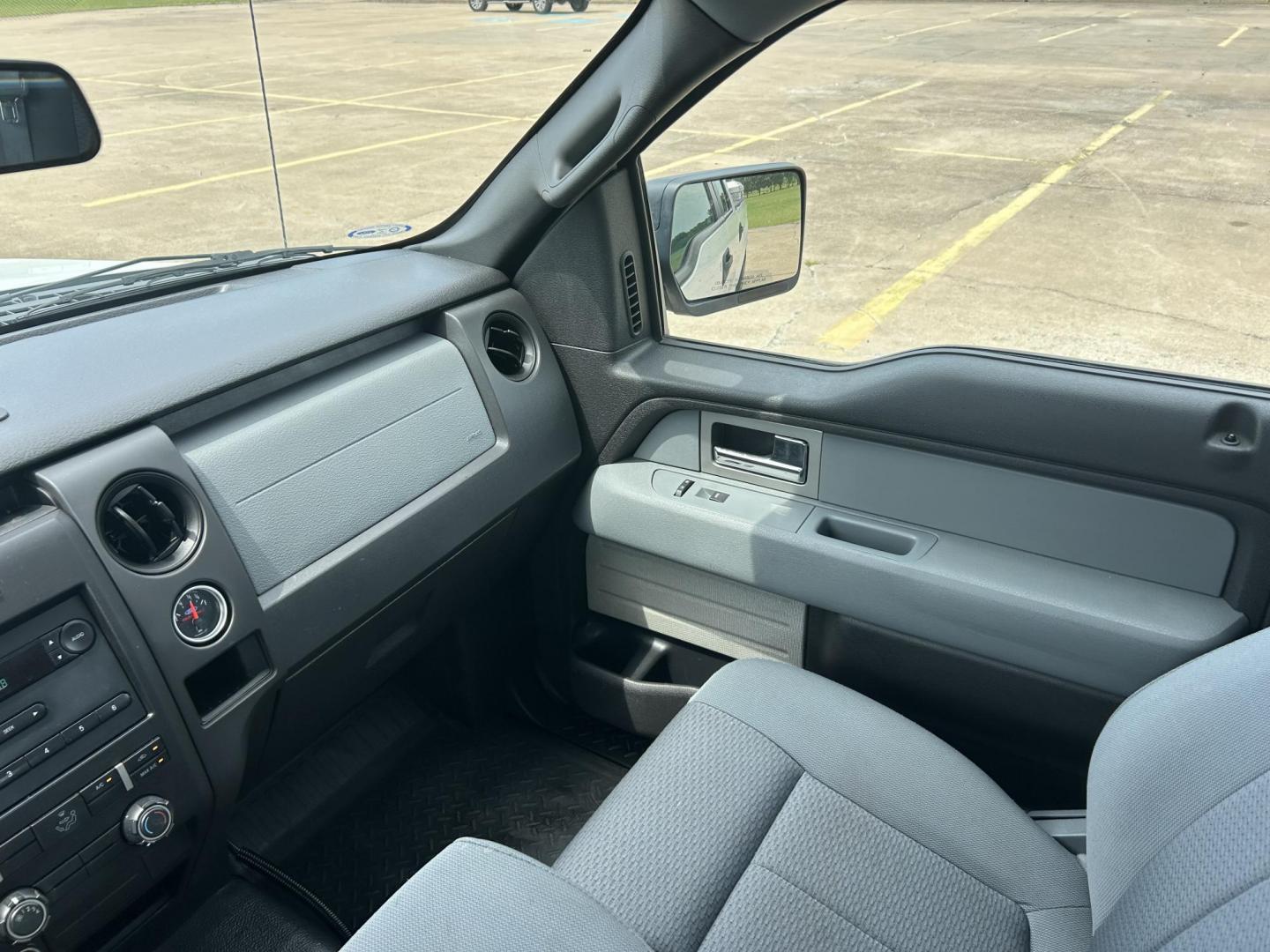 2011 /Gray Ford F-150 SuperCab 6.5-ft. Bed 2WD (1FTVX1CFXBK) with an 5.0L V8 engine, 4-Speed Automatic transmission, located at 17760 Hwy 62, Morris, OK, 74445, (918) 733-4887, 35.609104, -95.877060 - Photo#9