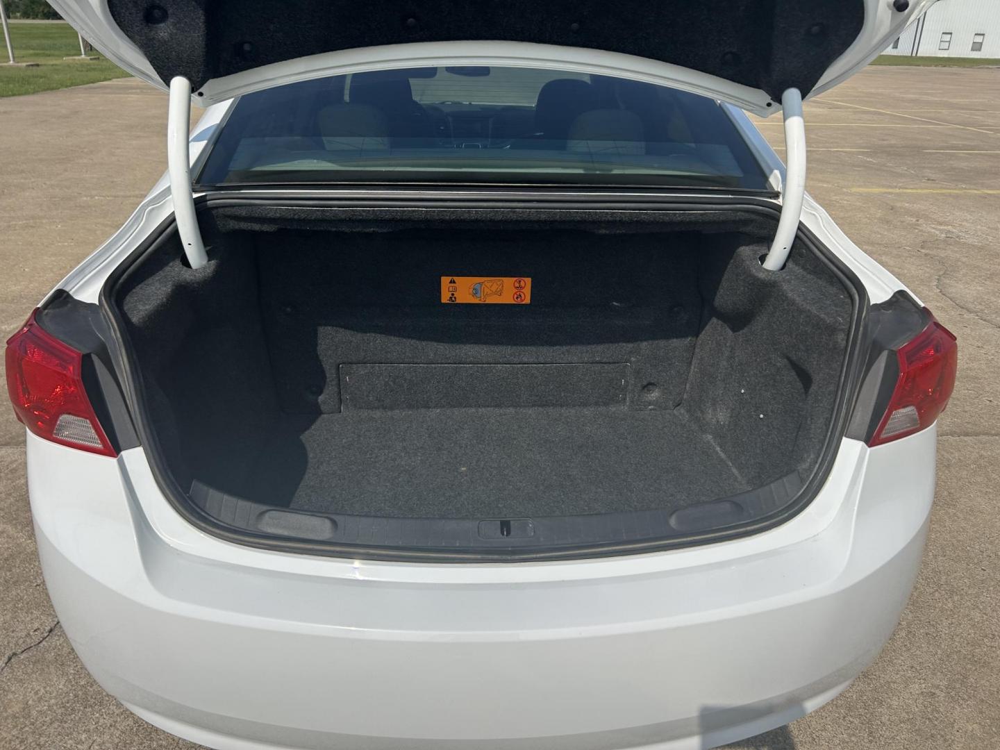 2016 /Gray Chevrolet Impala CNG 2FL (2G11Y5SN4G9) with an 3.6L V6 DOHC 24V CNG engine, 6A transmission, located at 17760 Hwy 62, Morris, OK, 74445, (918) 733-4887, 35.609104, -95.877060 - Photo#18