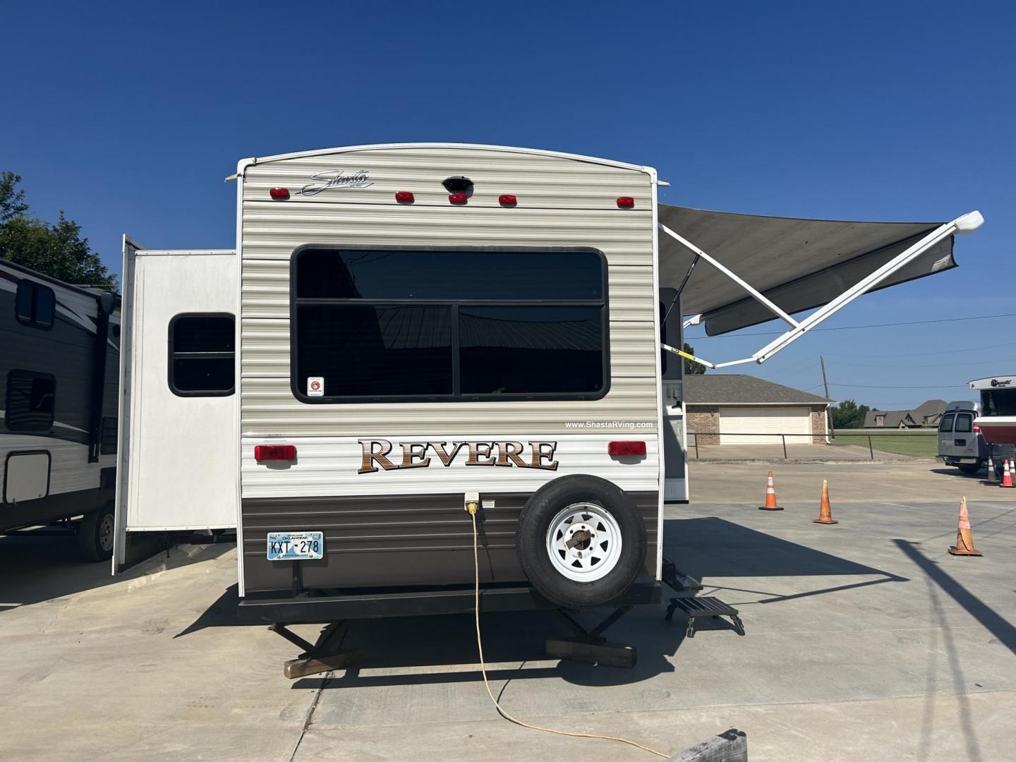 2018 /TAN Forest River Shasta Revere 27RL (5ZT2SHSB3JE) , located at 17760 Hwy 62, Morris, OK, 74445, 35.609104, -95.877060 - WE HAVE THE PERFECT CAMPER FOR YOU AND YOUR FAMILY A 2018 SHASTA REVERE 34FT. HAS A 17FT POWER AWNING. IN THE FRONT OF THE CAMPER YOU HAVE A QUEEN SIZED BED WITH STORAGE UNDERNEATH, OVERHEAD STORAGE, WARDROBE CLOSETS, CONNECTED TO THE BEDROOM IS THE BATHROOM WITH A STAND UP SHOWER, VANITY WITH MEDIC - Photo#2