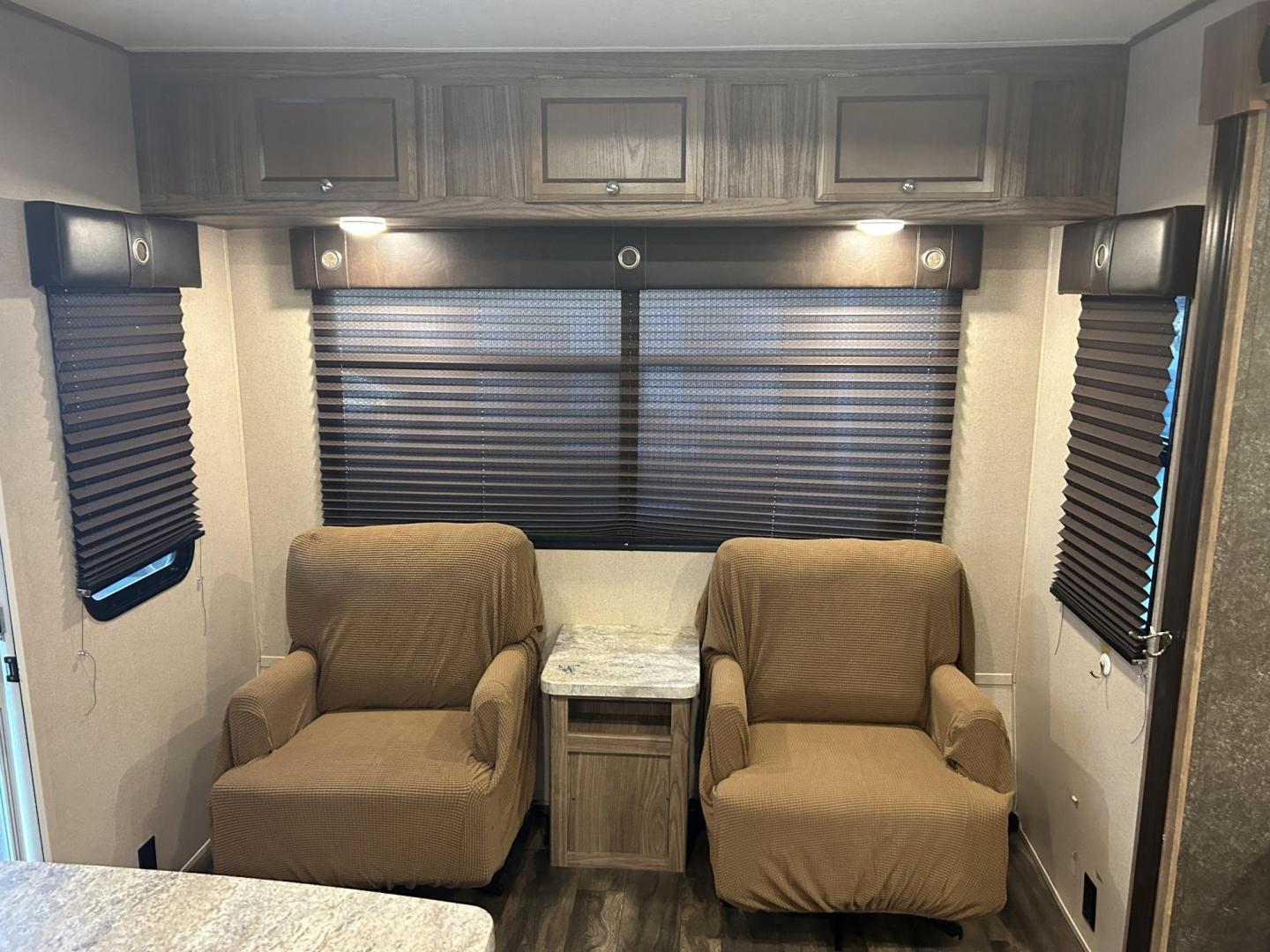 2018 /TAN Forest River Shasta Revere 27RL (5ZT2SHSB3JE) , located at 17760 Hwy 62, Morris, OK, 74445, 35.609104, -95.877060 - WE HAVE THE PERFECT CAMPER FOR YOU AND YOUR FAMILY A 2018 SHASTA REVERE 34FT. HAS A 17FT POWER AWNING. IN THE FRONT OF THE CAMPER YOU HAVE A QUEEN SIZED BED WITH STORAGE UNDERNEATH, OVERHEAD STORAGE, WARDROBE CLOSETS, CONNECTED TO THE BEDROOM IS THE BATHROOM WITH A STAND UP SHOWER, VANITY WITH MEDIC - Photo#8