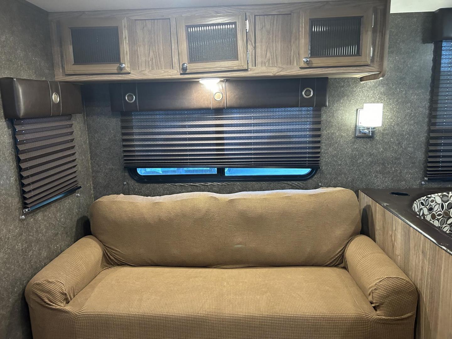 2018 /TAN Forest River Shasta Revere 27RL (5ZT2SHSB3JE) , located at 17760 Hwy 62, Morris, OK, 74445, 35.609104, -95.877060 - WE HAVE THE PERFECT CAMPER FOR YOU AND YOUR FAMILY A 2018 SHASTA REVERE 34FT. HAS A 17FT POWER AWNING. IN THE FRONT OF THE CAMPER YOU HAVE A QUEEN SIZED BED WITH STORAGE UNDERNEATH, OVERHEAD STORAGE, WARDROBE CLOSETS, CONNECTED TO THE BEDROOM IS THE BATHROOM WITH A STAND UP SHOWER, VANITY WITH MEDIC - Photo#9