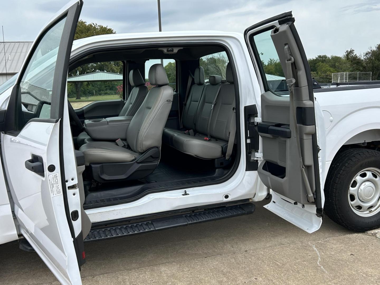 2016 /Gray Ford F-150 SuperCab 8-ft. 4WD (1FTFX1EF4GK) with an 5.0L V8 engine, 6A transmission, located at 17760 Hwy 62, Morris, OK, 74445, (918) 733-4887, 35.609104, -95.877060 - 2016 FORD F150 HAS A 5.0L V8 ENGINE AND IS 4WD. FEATURES KEYLESS ENTERY, LEATHER INTERIOR, POWER WINDOWS, POWER LOCKS, POWER MIRRORS, AM/FM RADIO, A/C, TRACTION CONTROL, AUXILIARY PORT, BACKUP CAMERA, TILT STEERING WHEEL. EQUIPPED WITH A BI-FUEL CNG FUEL SYSTEM. IT RUNS ON COMPRESSED NATURAL GAS OR - Photo#14