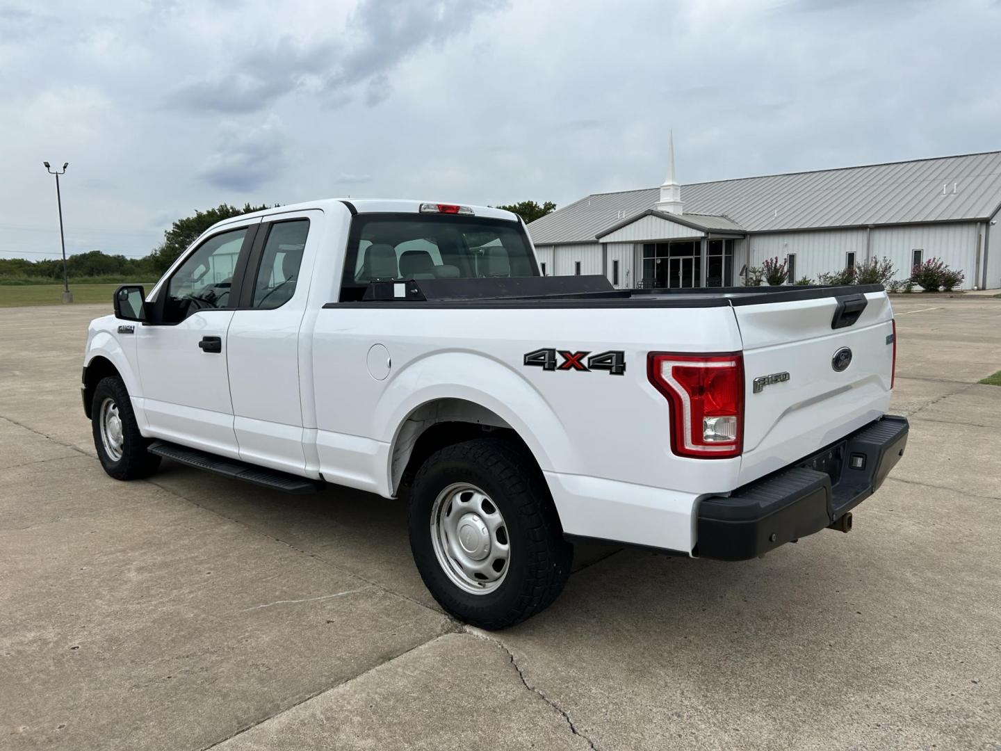 2016 /Gray Ford F-150 SuperCab 8-ft. 4WD (1FTFX1EF4GK) with an 5.0L V8 engine, 6A transmission, located at 17760 Hwy 62, Morris, OK, 74445, (918) 733-4887, 35.609104, -95.877060 - 2016 FORD F150 HAS A 5.0L V8 ENGINE AND IS 4WD. FEATURES KEYLESS ENTERY, LEATHER INTERIOR, POWER WINDOWS, POWER LOCKS, POWER MIRRORS, AM/FM RADIO, A/C, TRACTION CONTROL, AUXILIARY PORT, BACKUP CAMERA, TILT STEERING WHEEL. EQUIPPED WITH A BI-FUEL CNG FUEL SYSTEM. IT RUNS ON COMPRESSED NATURAL GAS OR - Photo#6