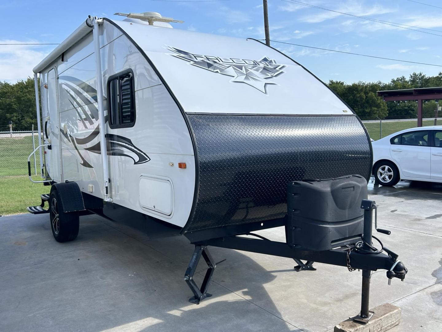 2018 White Travel Lite, Inc Unknown F22RK (55MT1KL17JP) , located at 17760 Hwy 62, Morris, OK, 74445, 35.609104, -95.877060 - WE HAVE THE PERFECT CAMPER FOR A GETAWAY TRIP. ITS A 2018 TRAVEL LITE FALCON 21FT. IT FEATURES A BOOTH STYLE DINETTE DROPS DOWN FOR ADDITIONAL SLEEPING AND STORAGE UNDERNEATH, QUEEN SIZED BED, SHIRT CLOSET, AM/FM RADIO WITH DVD PLAYER, 2 BURNER STOVE WITH STORAGE, (NO OVEN), OVERHEAD MICROWAVE, MID- - Photo#2