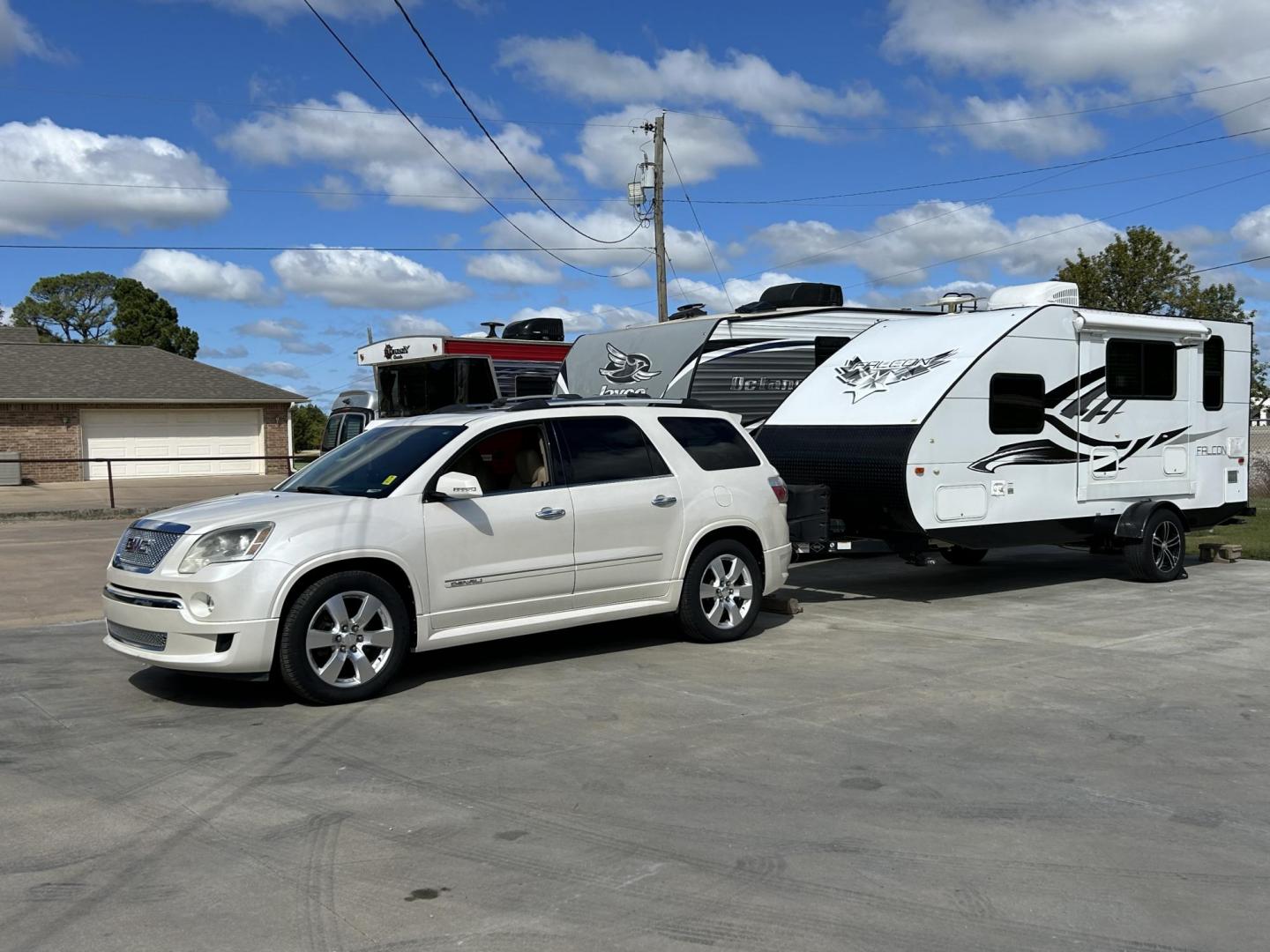 2018 White Travel Lite, Inc Unknown F22RK (55MT1KL17JP) , located at 17760 Hwy 62, Morris, OK, 74445, 35.609104, -95.877060 - WE HAVE THE PERFECT CAMPER FOR A GETAWAY TRIP. ITS A 2018 TRAVEL LITE FALCON 21FT. IT FEATURES A BOOTH STYLE DINETTE DROPS DOWN FOR ADDITIONAL SLEEPING AND STORAGE UNDERNEATH, QUEEN SIZED BED, SHIRT CLOSET, AM/FM RADIO WITH DVD PLAYER, 2 BURNER STOVE WITH STORAGE, (NO OVEN), OVERHEAD MICROWAVE, MID- - Photo#0