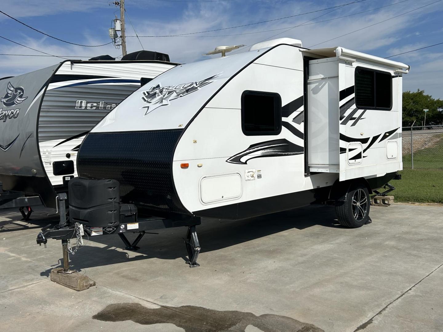 2018 White Travel Lite, Inc Unknown F22RK (55MT1KL17JP) , located at 17760 Hwy 62, Morris, OK, 74445, 35.609104, -95.877060 - WE HAVE THE PERFECT CAMPER FOR A GETAWAY TRIP. ITS A 2018 TRAVEL LITE FALCON 21FT. IT FEATURES A BOOTH STYLE DINETTE DROPS DOWN FOR ADDITIONAL SLEEPING AND STORAGE UNDERNEATH, QUEEN SIZED BED, SHIRT CLOSET, AM/FM RADIO WITH DVD PLAYER, 2 BURNER STOVE WITH STORAGE, (NO OVEN), OVERHEAD MICROWAVE, MID- - Photo#3