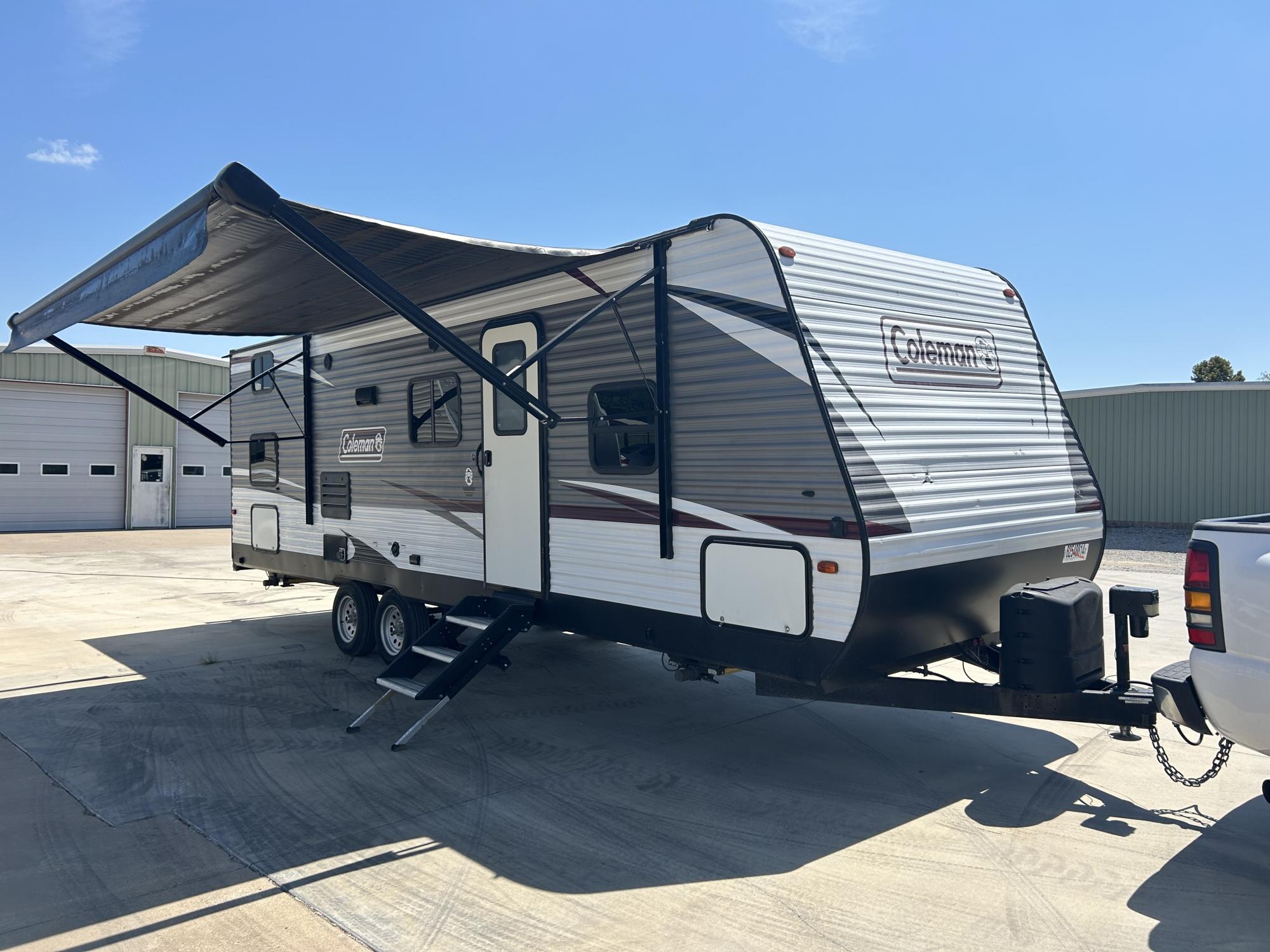 photo of 2019 KEYSTONE COLEMAN LANTERN 30FT OVERALL  262BH 