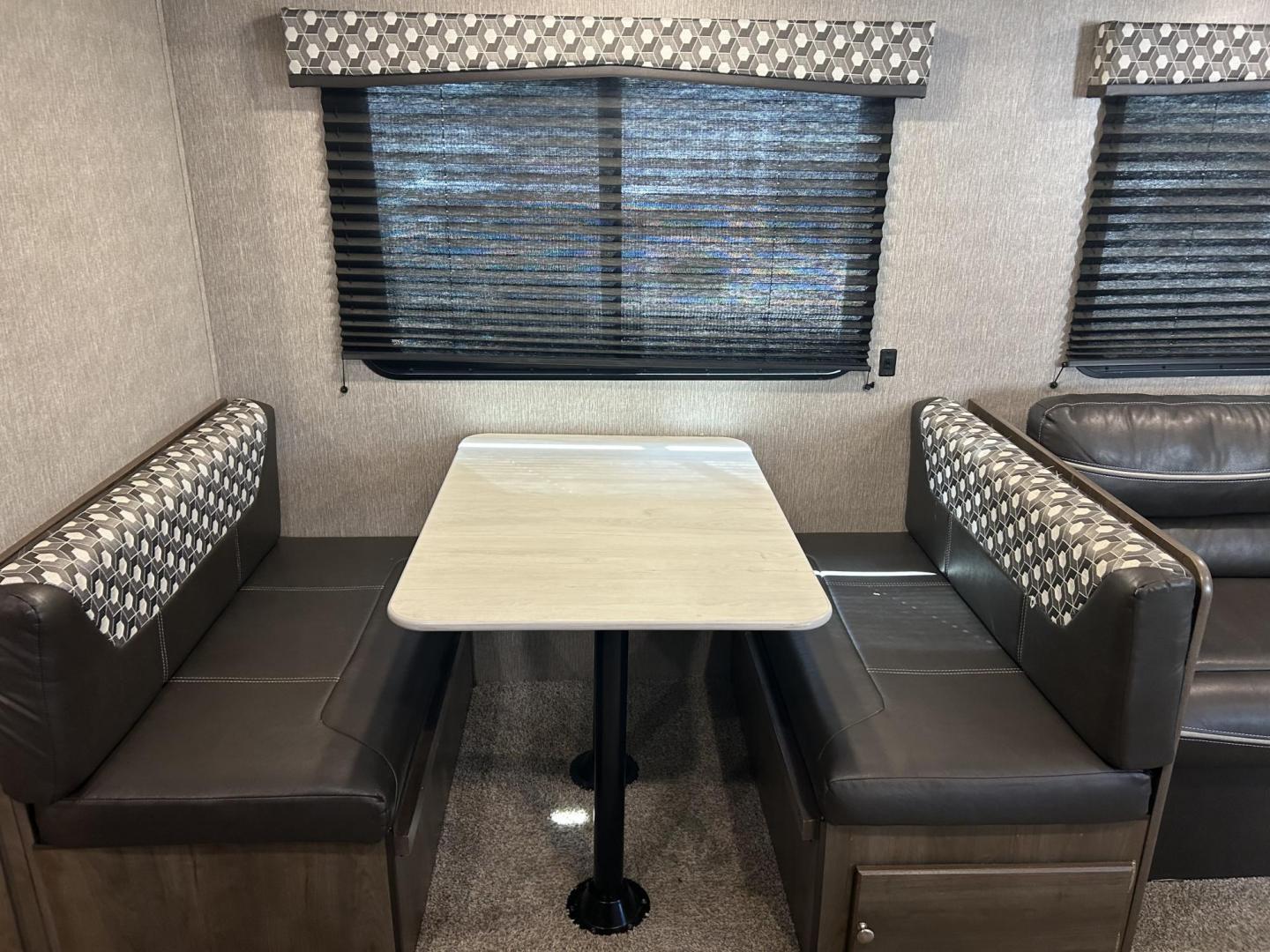 2019 Silver /TAN Keystone Unknown 262BH (4YDT26229KH) , located at 17760 Hwy 62, Morris, OK, 74445, 35.609104, -95.877060 - WE HAVE THE PERFECT CAMPER FOR YOU AND YOUR FAMILY TO ENJOY THE OUTDOORS, A 2019 OVERALL 30FT COLEMAN LANTERN. IN THE FRONT OF THE CAMPER YOU HAVE QUEEN SIZE BED WITH OVER HEAD STORAGE, SHIRT CLOSETS, IN THE MIDDLE YOU HAVE A LEATHER SOFA THAT FOLDS DOWN FOR ADDITIONAL SLEEPING, BOOTH STYLE DINETT - Photo#12