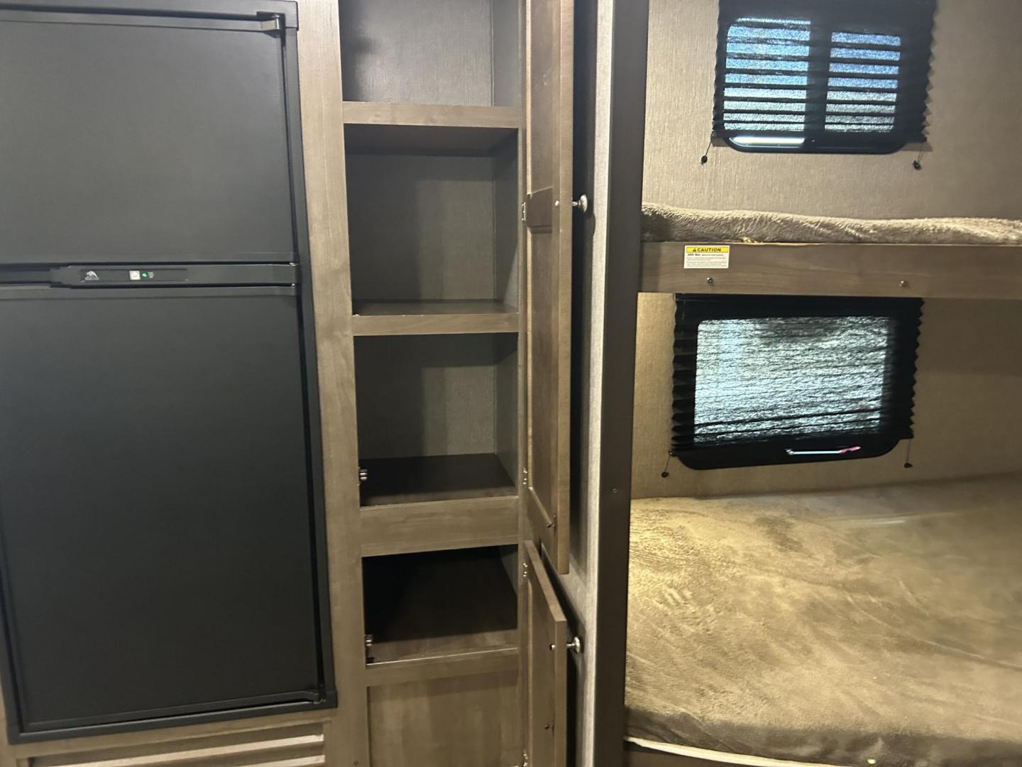 2019 Silver /TAN Keystone Unknown 262BH (4YDT26229KH) , located at 17760 Hwy 62, Morris, OK, 74445, 35.609104, -95.877060 - WE HAVE THE PERFECT CAMPER FOR YOU AND YOUR FAMILY TO ENJOY THE OUTDOORS, A 2019 OVERALL 30FT COLEMAN LANTERN. IN THE FRONT OF THE CAMPER YOU HAVE QUEEN SIZE BED WITH OVER HEAD STORAGE, SHIRT CLOSETS, IN THE MIDDLE YOU HAVE A LEATHER SOFA THAT FOLDS DOWN FOR ADDITIONAL SLEEPING, BOOTH STYLE DINETT - Photo#16