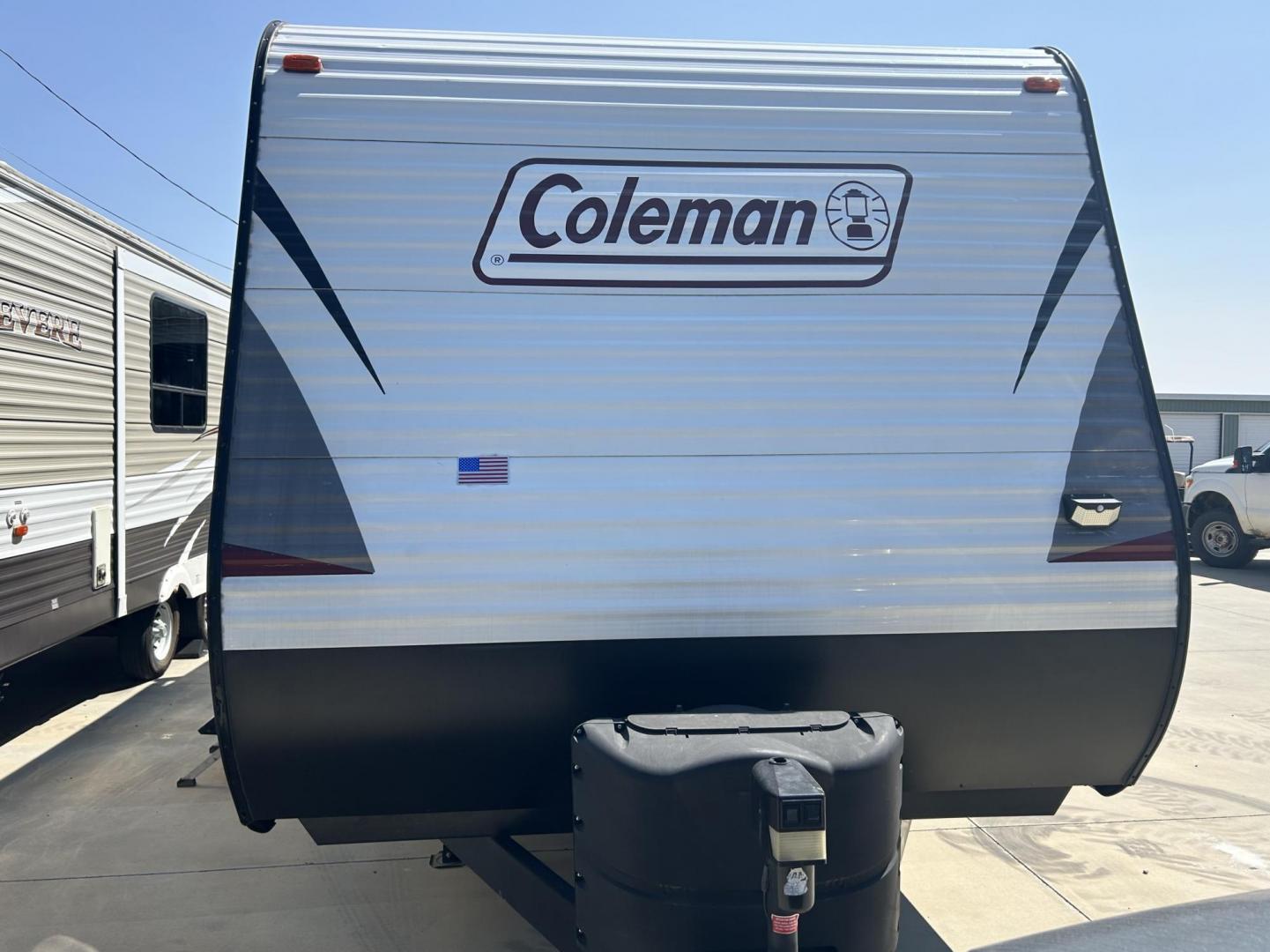 2019 Silver /TAN Keystone Unknown 262BH (4YDT26229KH) , located at 17760 Hwy 62, Morris, OK, 74445, 35.609104, -95.877060 - WE HAVE THE PERFECT CAMPER FOR YOU AND YOUR FAMILY TO ENJOY THE OUTDOORS, A 2019 OVERALL 30FT COLEMAN LANTERN. IN THE FRONT OF THE CAMPER YOU HAVE QUEEN SIZE BED WITH OVER HEAD STORAGE, SHIRT CLOSETS, IN THE MIDDLE YOU HAVE A LEATHER SOFA THAT FOLDS DOWN FOR ADDITIONAL SLEEPING, BOOTH STYLE DINETT - Photo#5