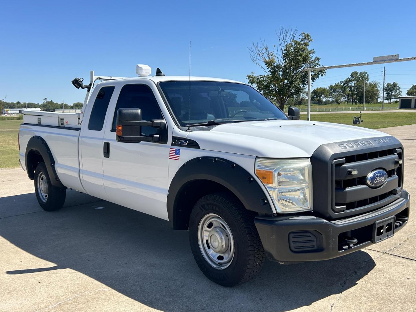 2015 White /Gray Ford F-250 SD SuperCab 2WD (1FT7X2A63FE) with an 6.2L V8 OHV 16V engine, 6-Speed Automatic transmission, located at 17760 Hwy 62, Morris, OK, 74445, (918) 733-4887, 35.609104, -95.877060 - 2015 F250 SUPER DUTY IS A BI-FUEL SYSTEM THAT RUNS ON CNG OR GASOLINE. THIS TRUCK HAS A 6.2L V8 ENGINE, FEATURES MANUAL SEAT, POWER WINDOWS, POWER LOCKS, POWER MIRRORS, AM FM RADIO, TRACTION CONTROL, AND TRAILER HITCH. A PREMIER ALTERNATIVE FUEL CONVERSION THAT IS EPA APPROVED. EXTREMELY CLEAN-BURNI - Photo#1