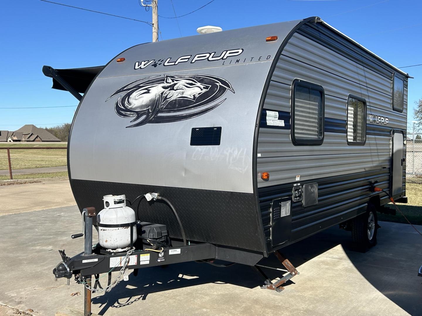 2019 Silver /TAN Forest River Cherokee 16BHS (5ZT2CKEC3KY) , located at 17760 Hwy 62, Morris, OK, 74445, 35.609104, -95.877060 - WE HAVE THE PREFECT GETAWAY CAMPER FOR YOU AND YOUR FAMILY. A 2019 FOREST RIVER WILDWOOD WOLFPUP OVERALL 22FT. IT FEATURES 10FT POWER AWNING, MANUAL JACKS, AMFM RADIO,OUTSIDE SHOWER, OUTSIDE STORAGEEMERGENCY DOOR. IN THE FRONT YOU HAVE A QUEEN SIZED BED WITH STORAGE UNDERNEATH, OVERHEAD STORAGE, IN - Photo#5