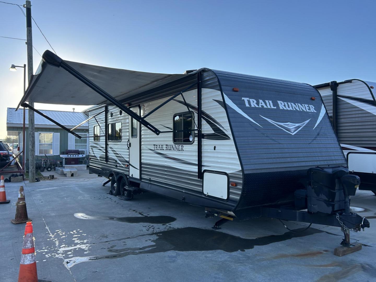 2017 White /TAN HEARTLAND TRAIL RUNNER TOY HAULER 26TH (5SFEB3027HE) , located at 17760 Hwy 62, Morris, OK, 74445, 35.609104, -95.877060 - WE HAVE THE PERFECT CAMPER FOR YOU TO CAMP AND HAUL YOUR TOYS IN. THIS IS A 2017 HEARTLAND TRAIL RUNNER OVERALL 30FT. IT FEATURES 17FT POWER AWNING, POWER JACK STABILIZERS, AMFM BLUETOOTH RADIO. IN THE FRONT YOU HAVE A QUEEN SIZED BED WITH STORAGE UNDERNEATH, OVERHEAD STORAGE, 2 WARDROBE CLOSETS, CO - Photo#1